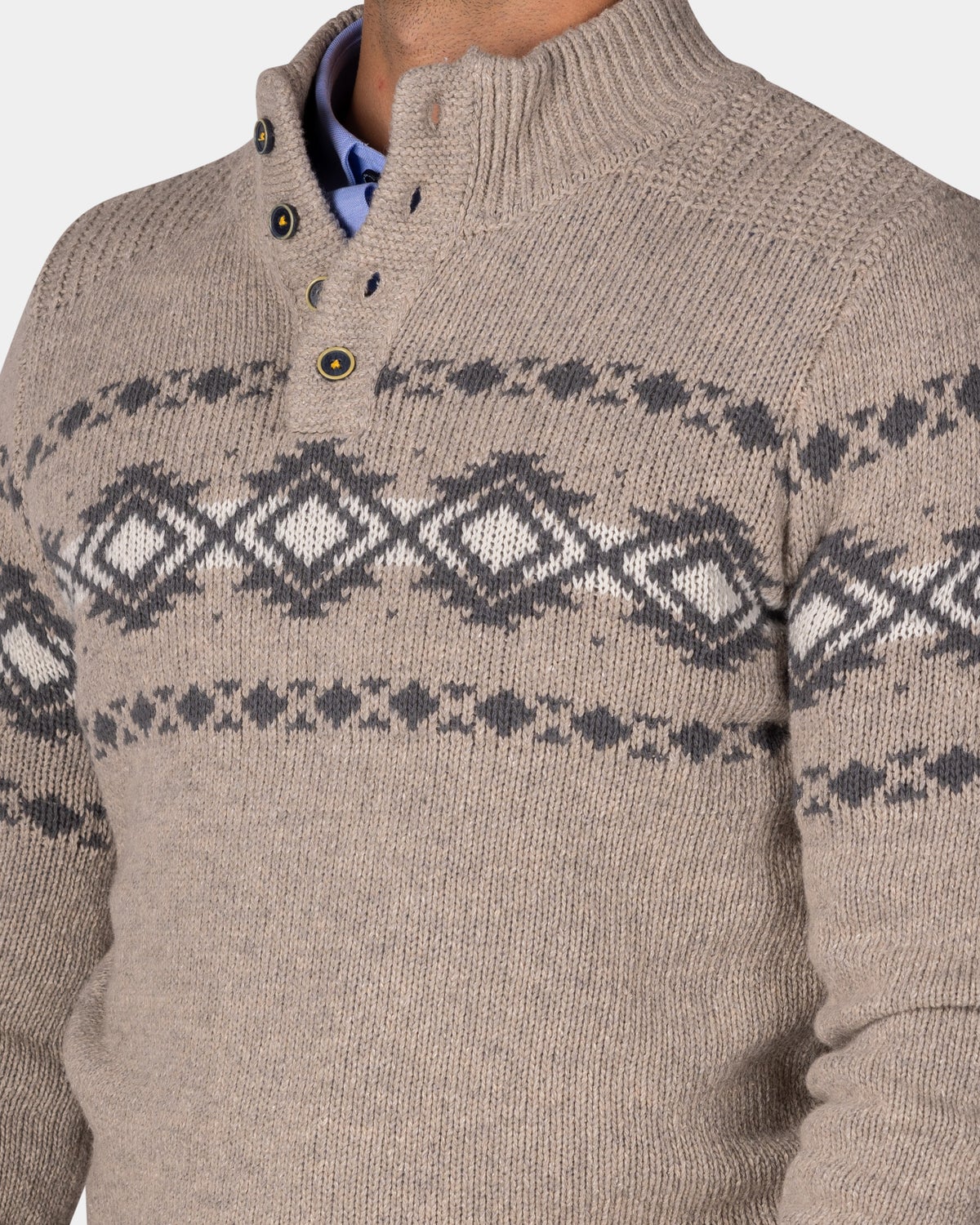 Bruine pullover met knopen en zwart motief - Chestnut