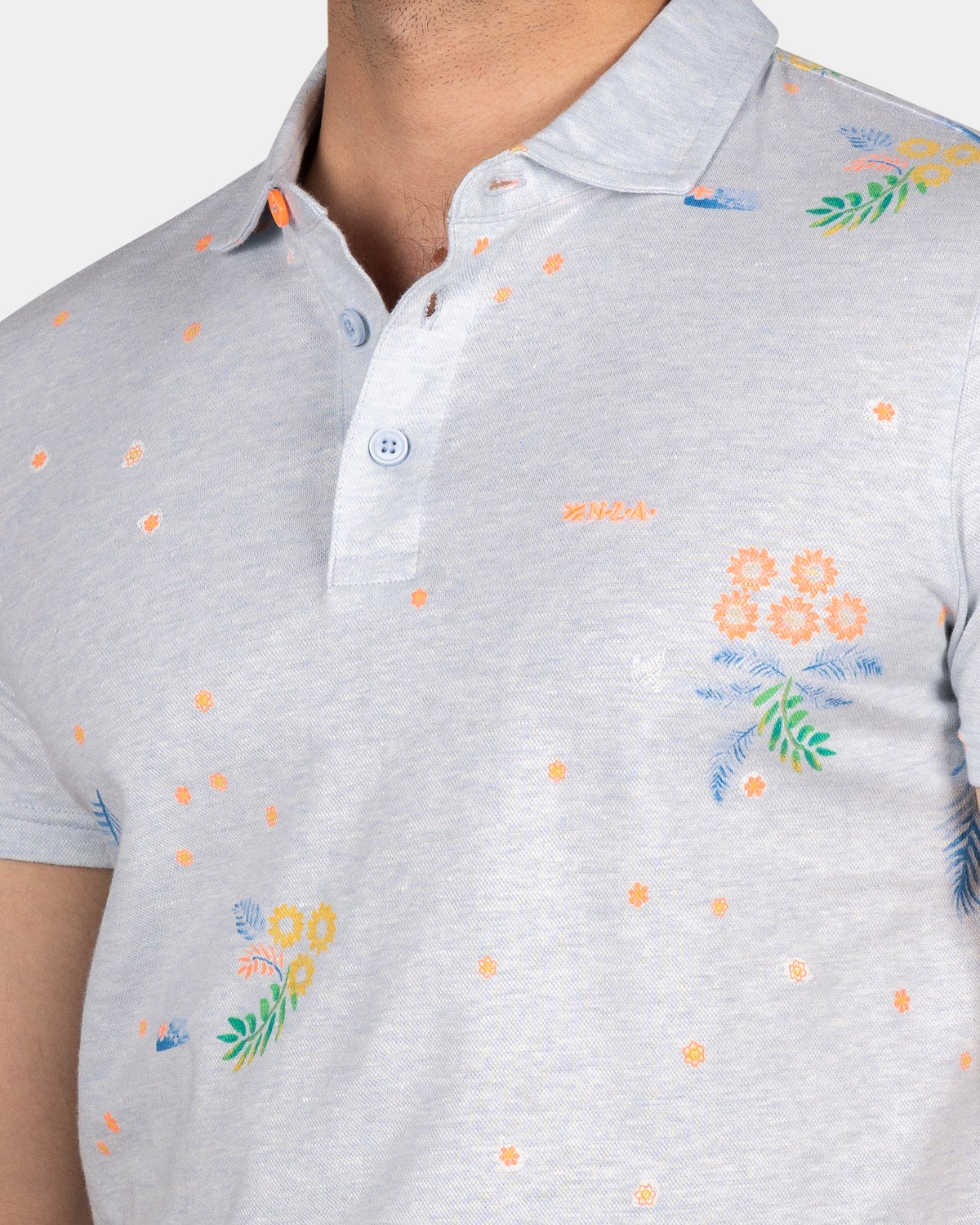 Hellblaues Poloshirt mit Blumen - Light Sky