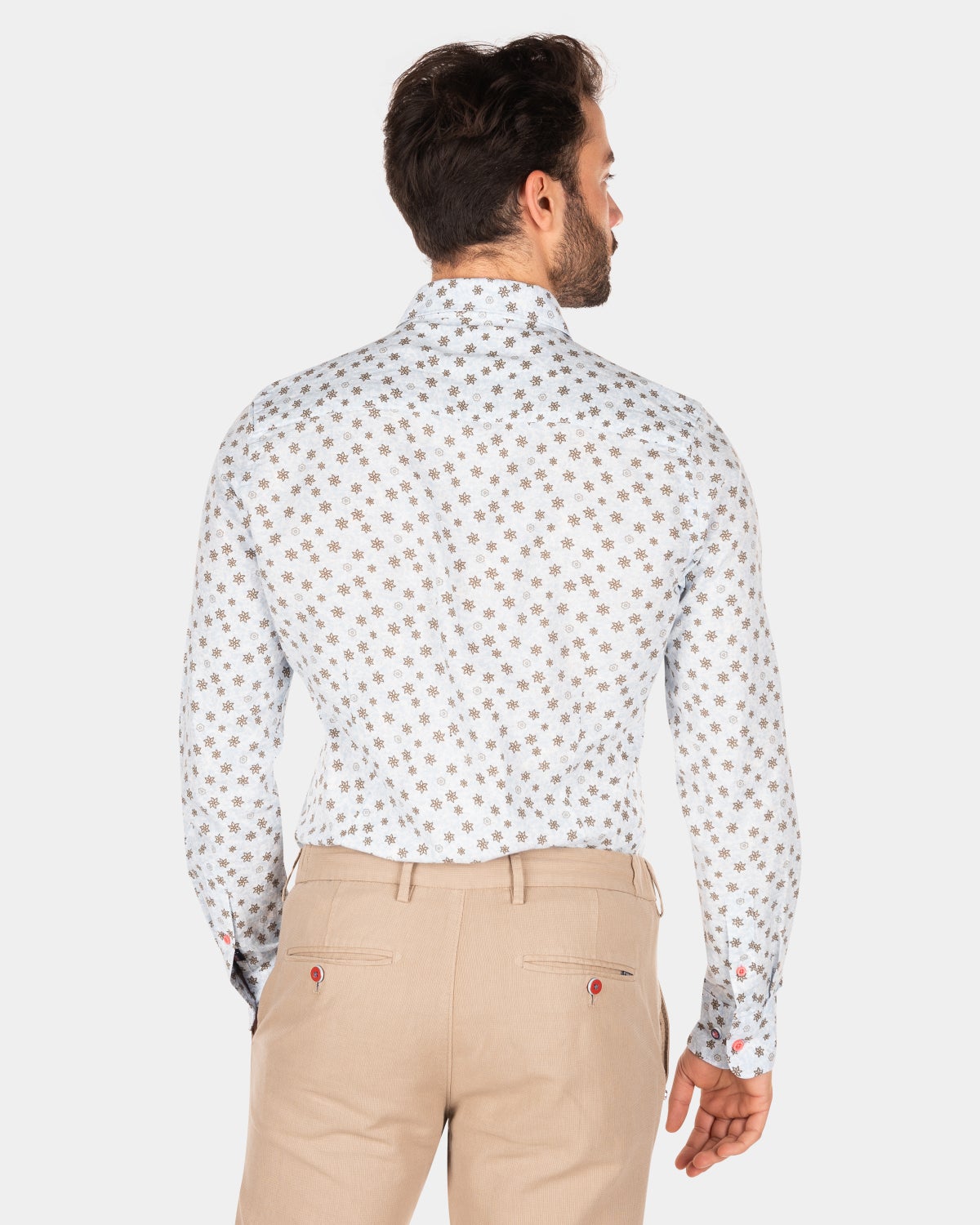 Camisa azul con estampado floral. - Universal Blue