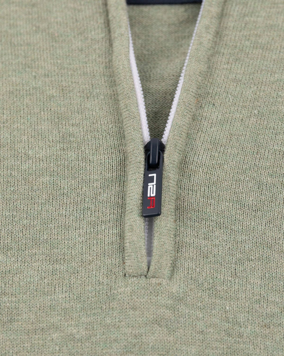 Hellgrüner Pullover mit halbem Reiﾧverschluss - Sage