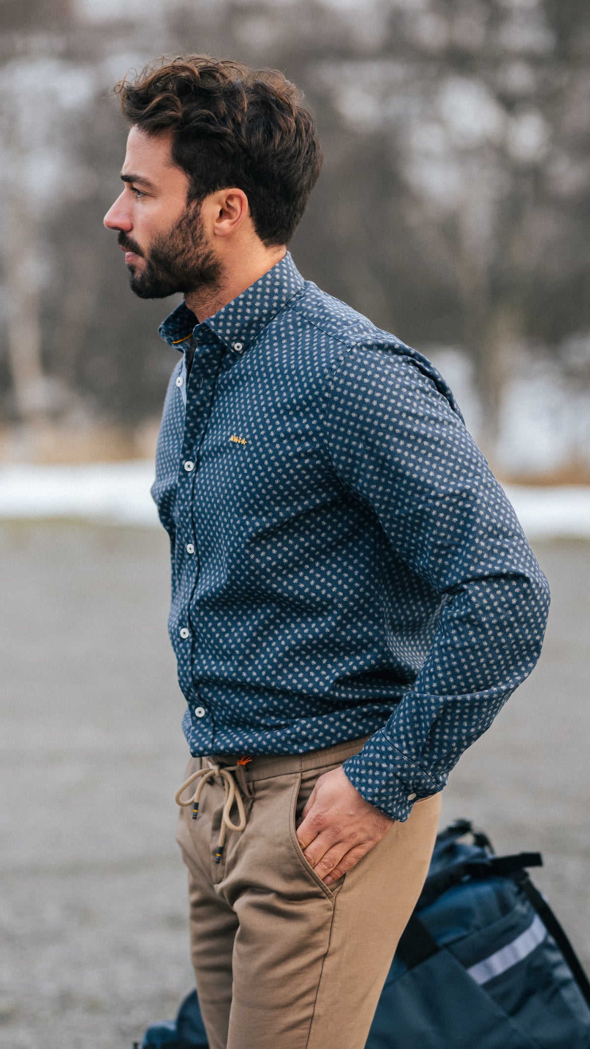 Camisa azul oscura con puntos blancos - Tin Blue