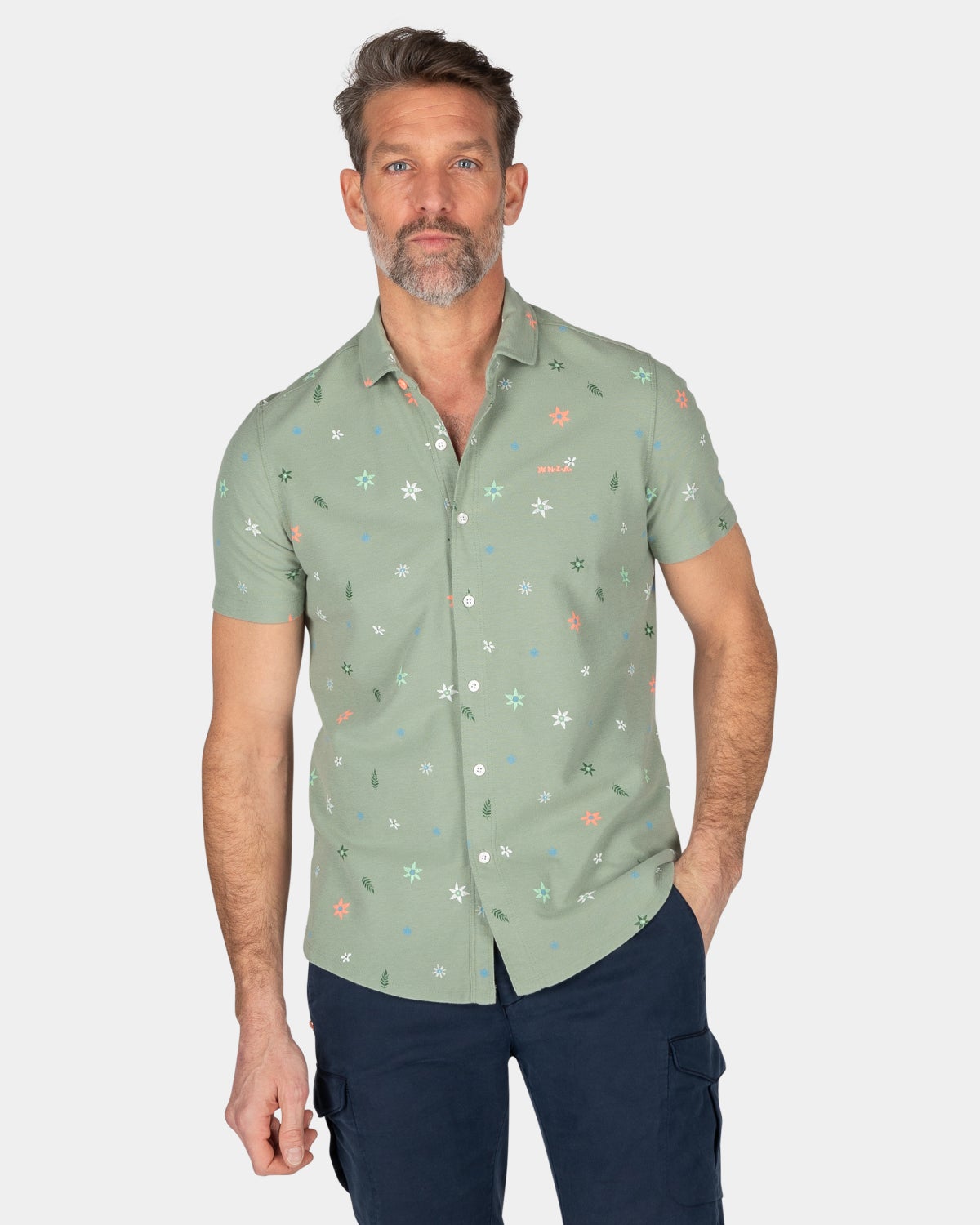 Camisa verde con flores. - Mellow Army