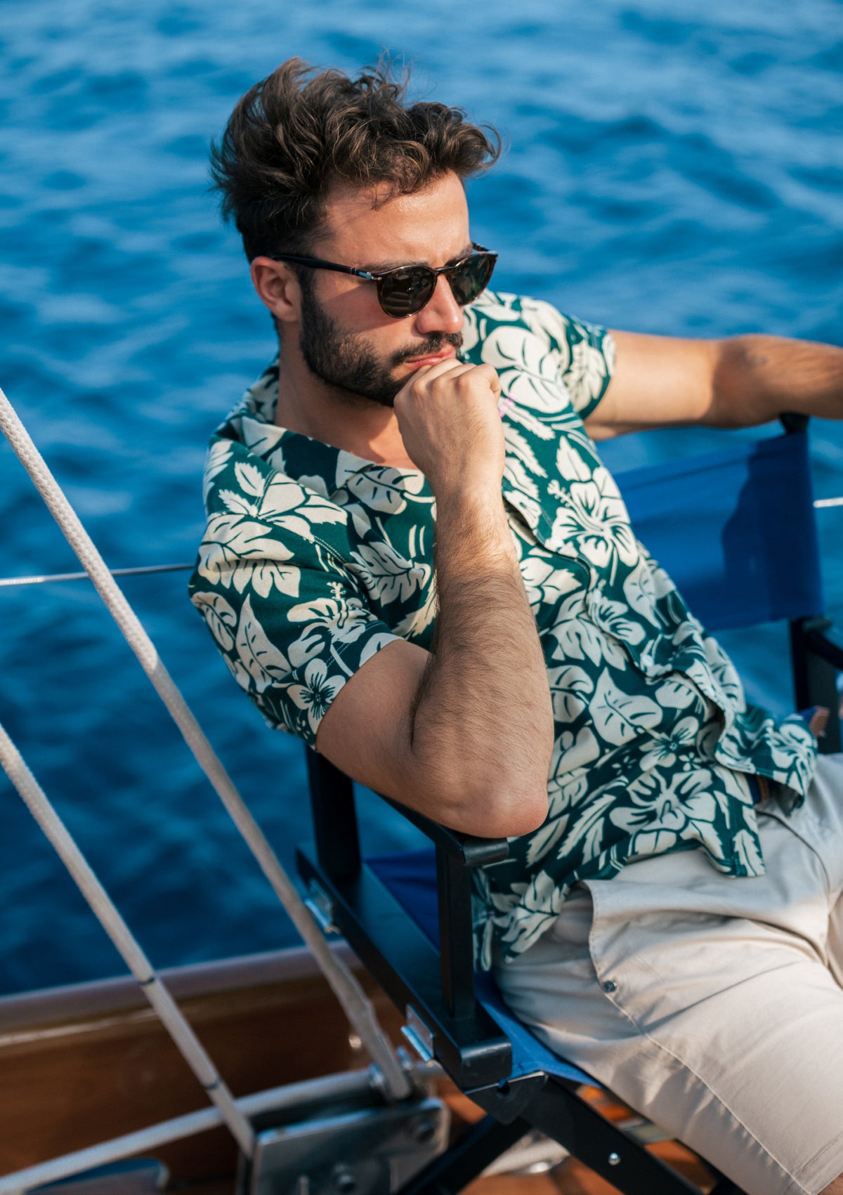 Camisa verde con flores blancas - Classic Green