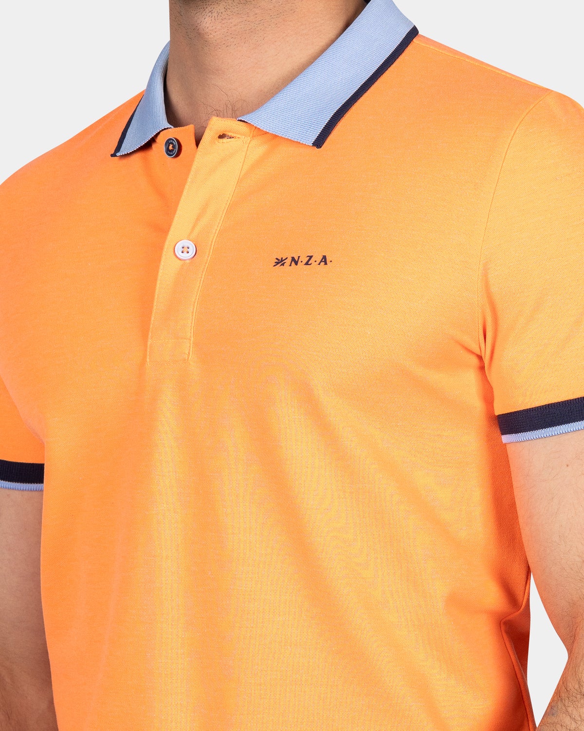 Einfarbiges Poloshirt mit akzentfarbenem Kragen - Fresh Orange