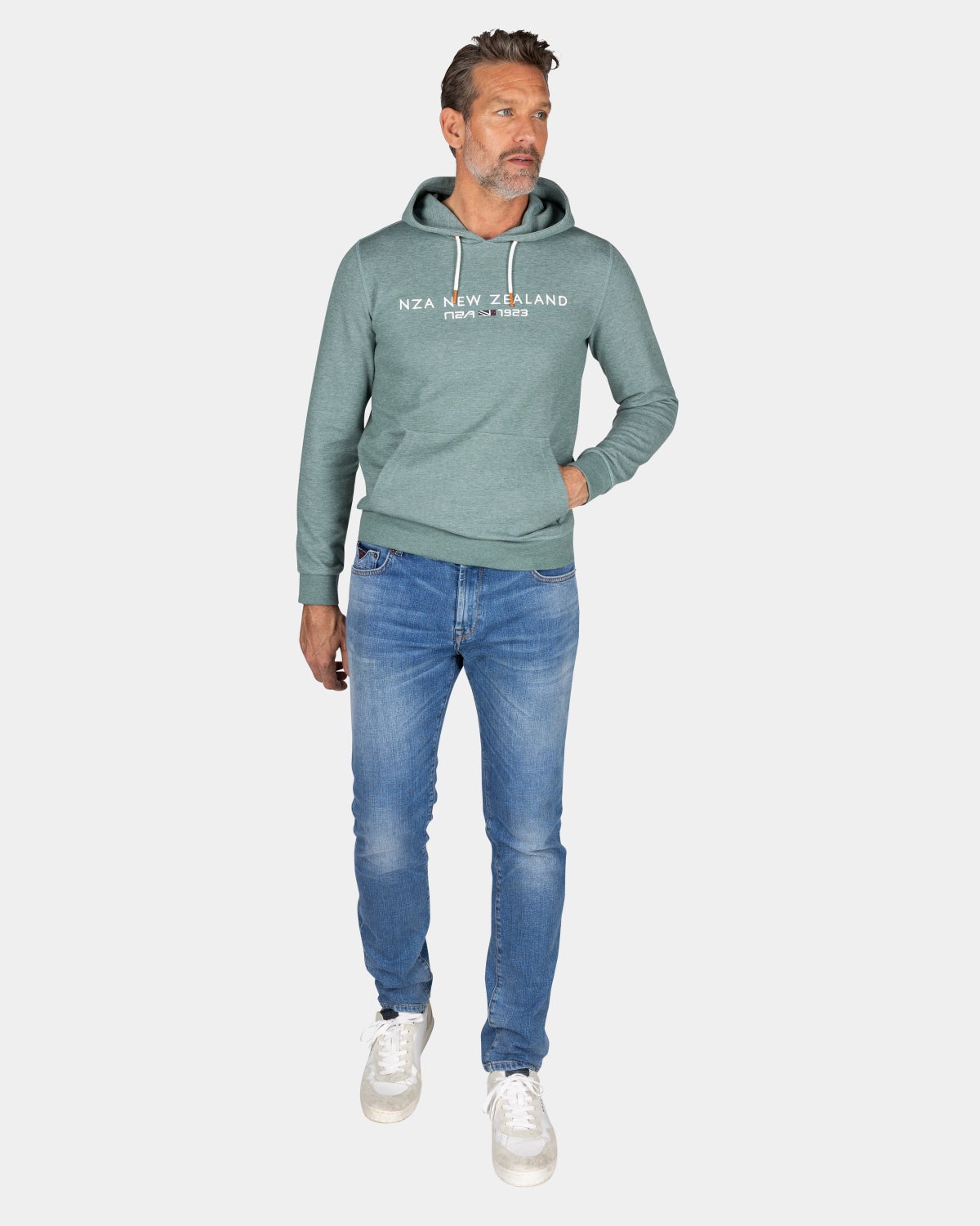 Groene hoodie met tekst op de borst - Pebble Green