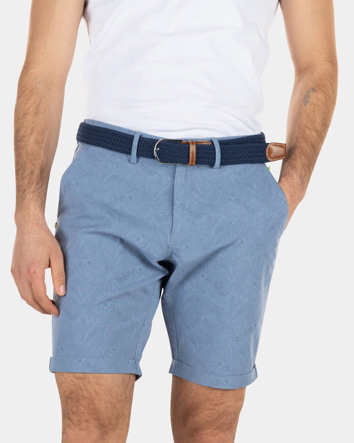 Korte chino met bladerprint - High Summer Cobalt