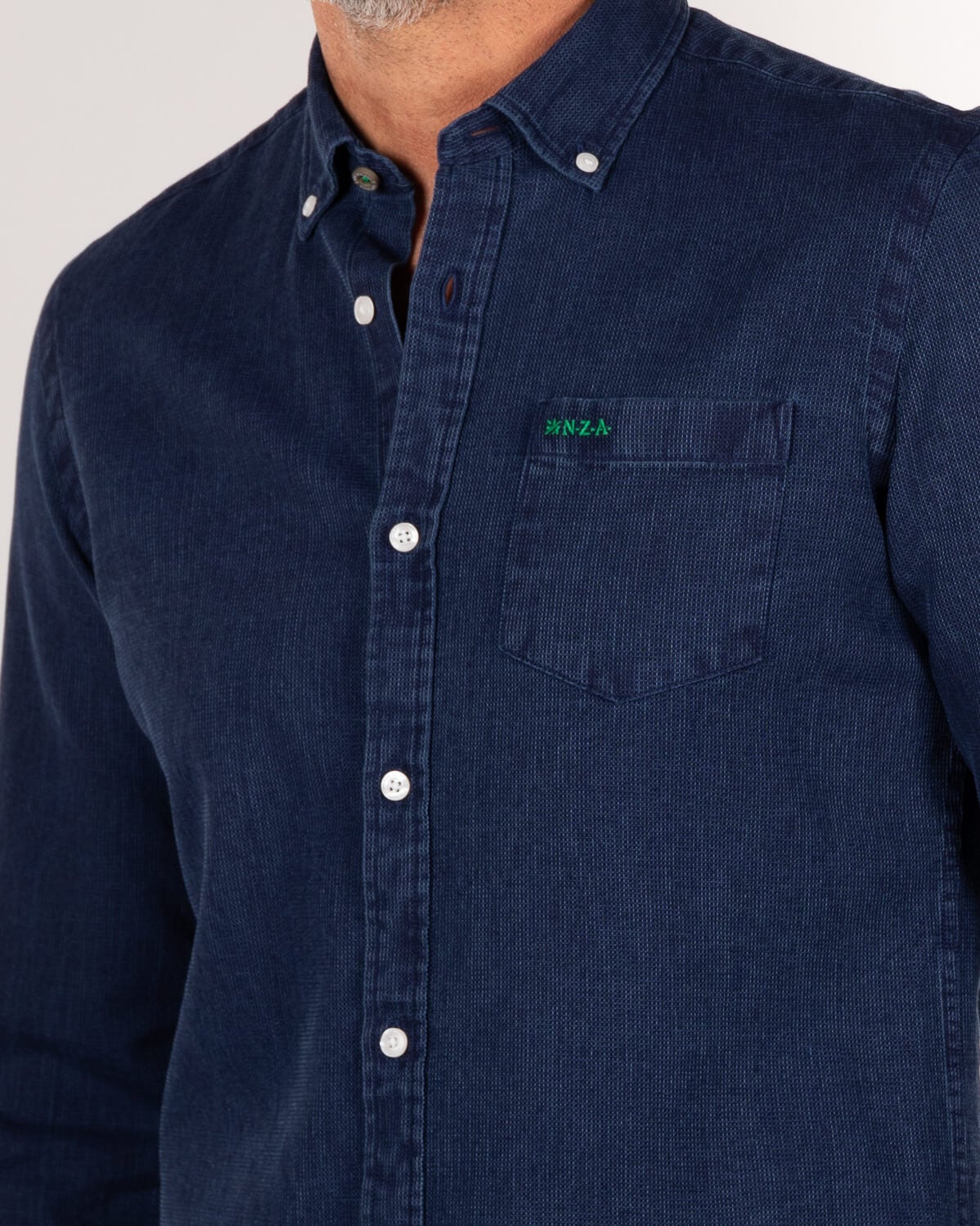 Camisa azul oscuro con mangas largas. - Pitch Navy