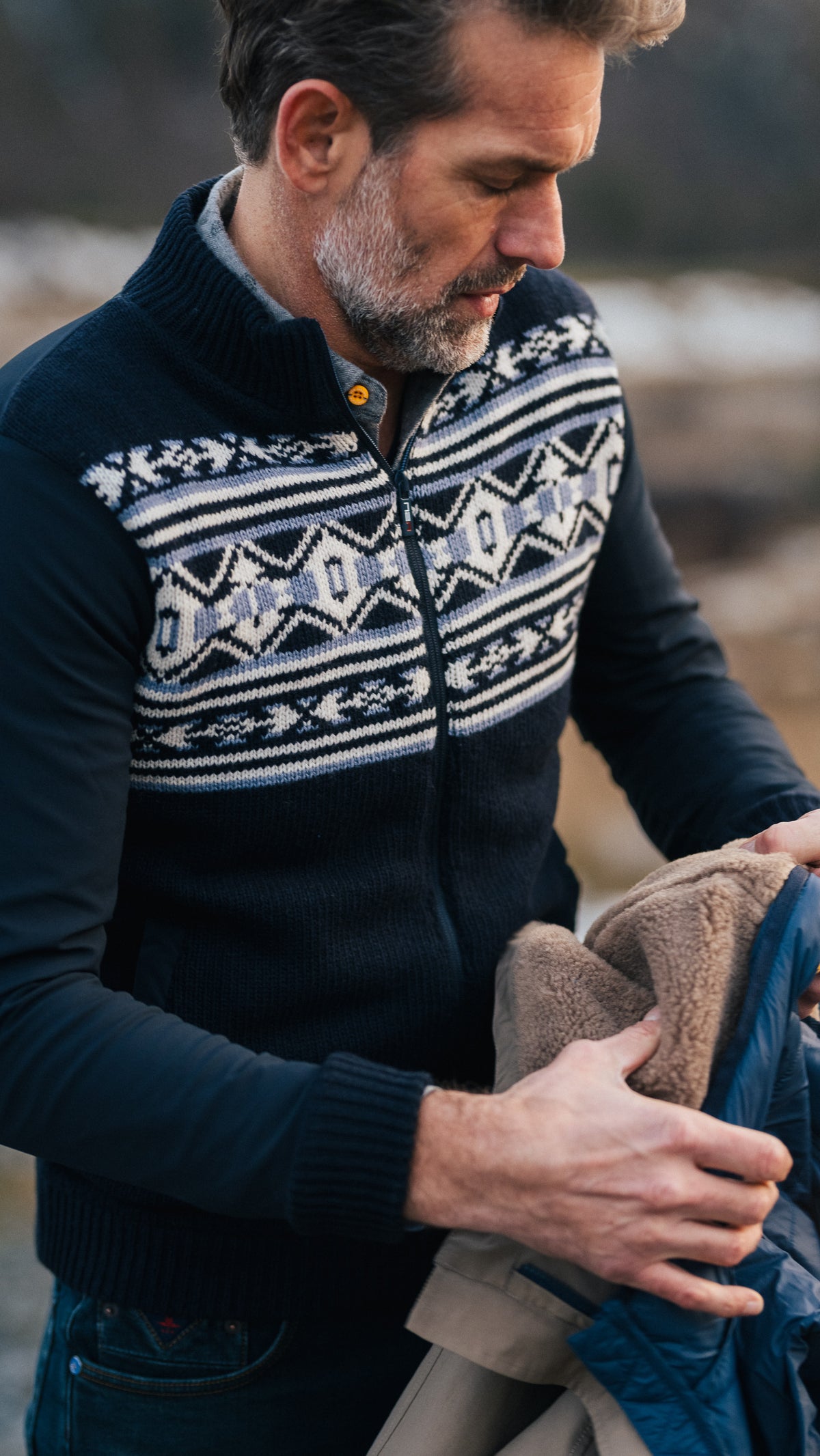 Chaqueta de color azul oscuro con patrón blanco y azul - Winter Navy