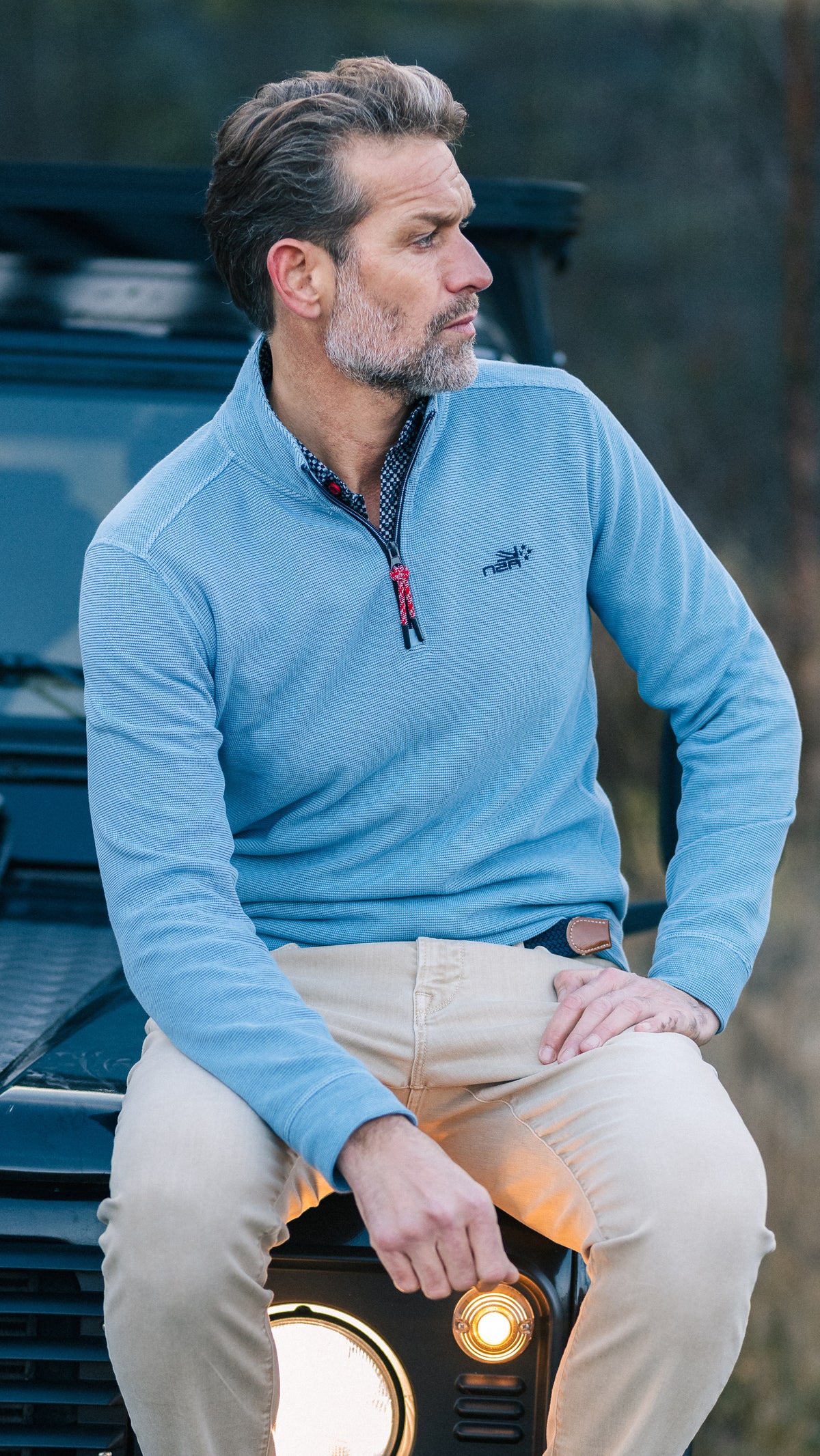 Sporty blue sweater with half-zip - Brave Blue