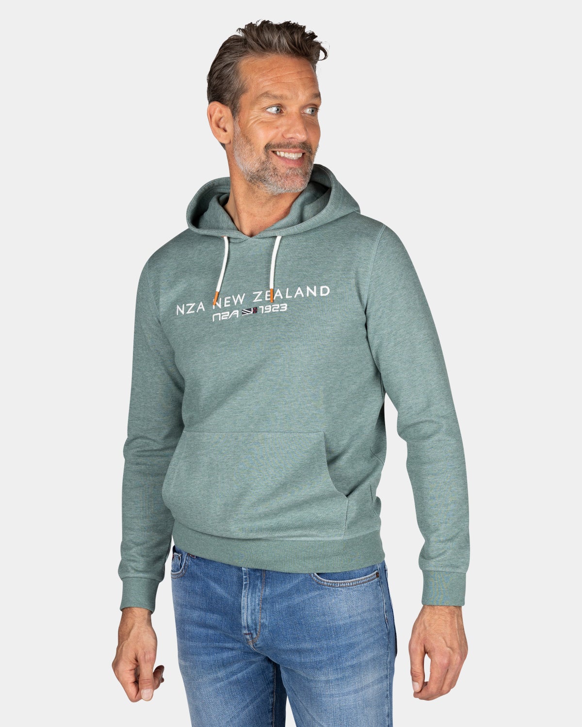 Grüner Hoodie mit Schriftzug auf der Brust - Pebble Green