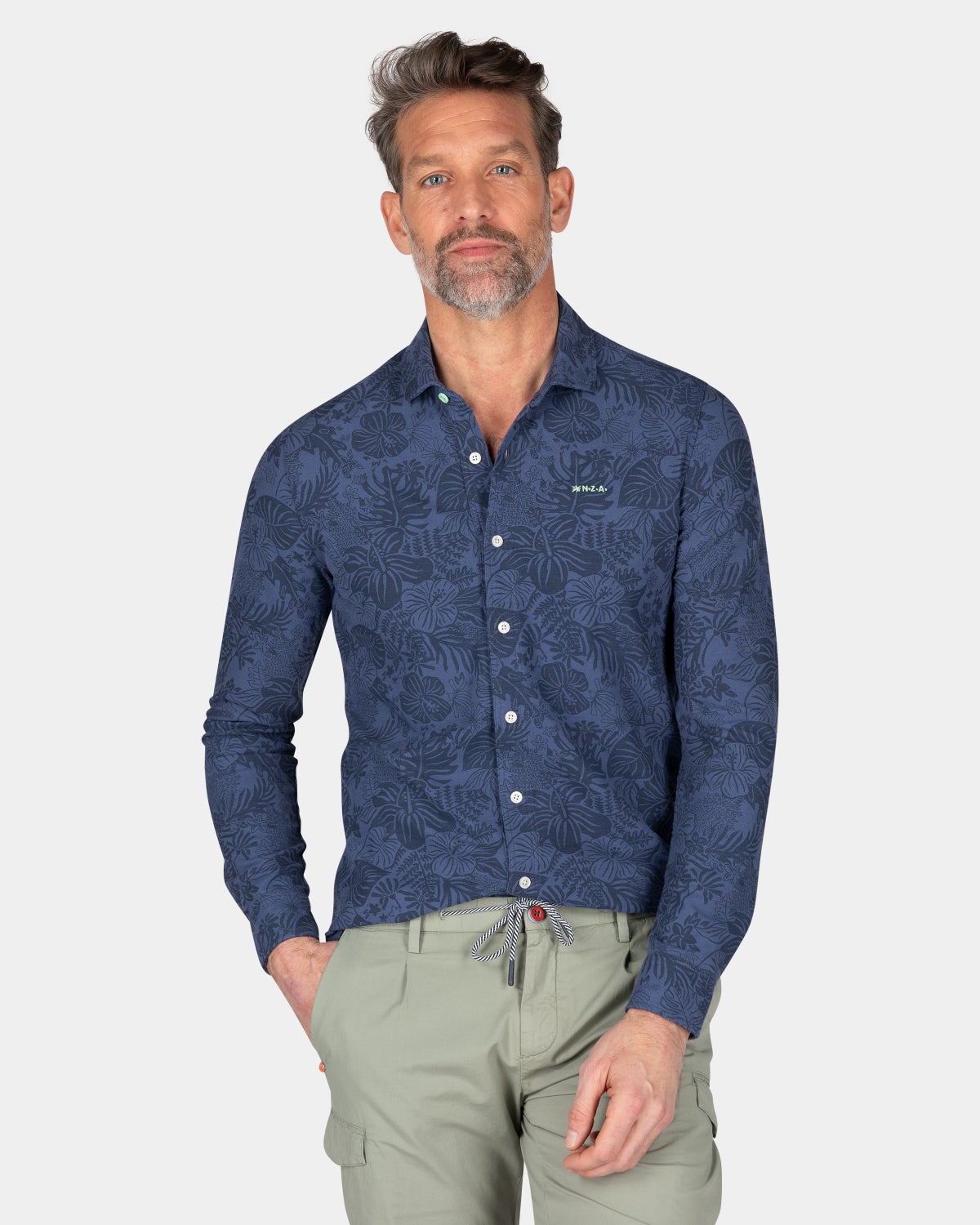 Camisa azul oscuro con flores. - Dusk Navy