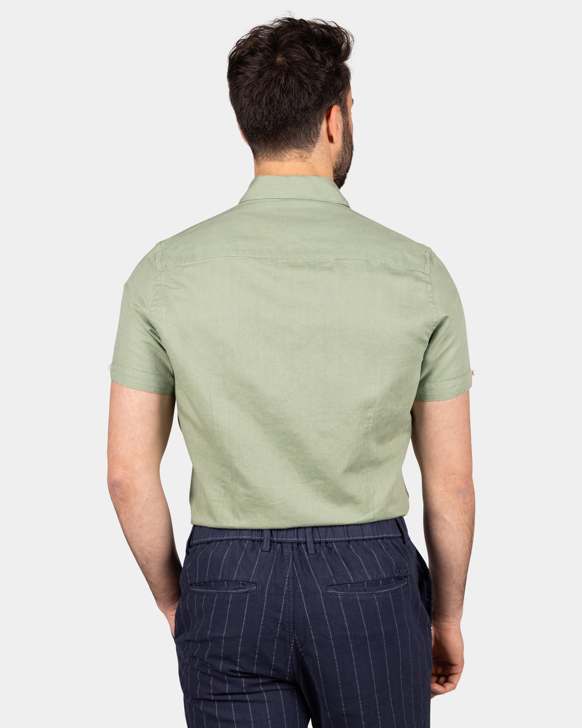 Camisa de lino con manga corta. - Soft Olive