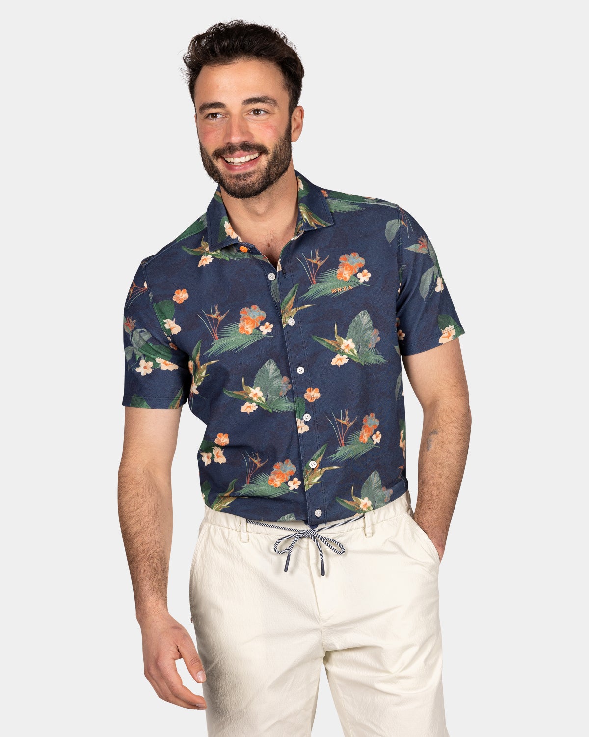 Dunkelblaues Hemd mit groﾧen Blumen - Ocean Navy