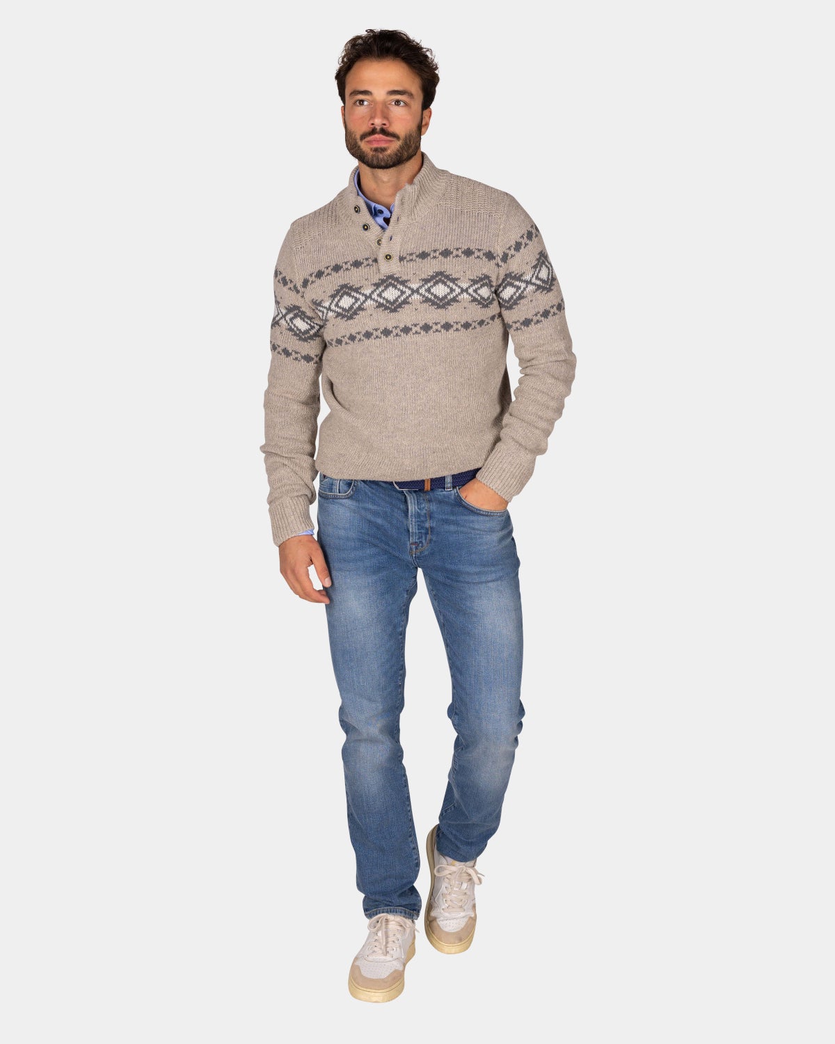 Bruine pullover met knopen en zwart motief - Chestnut