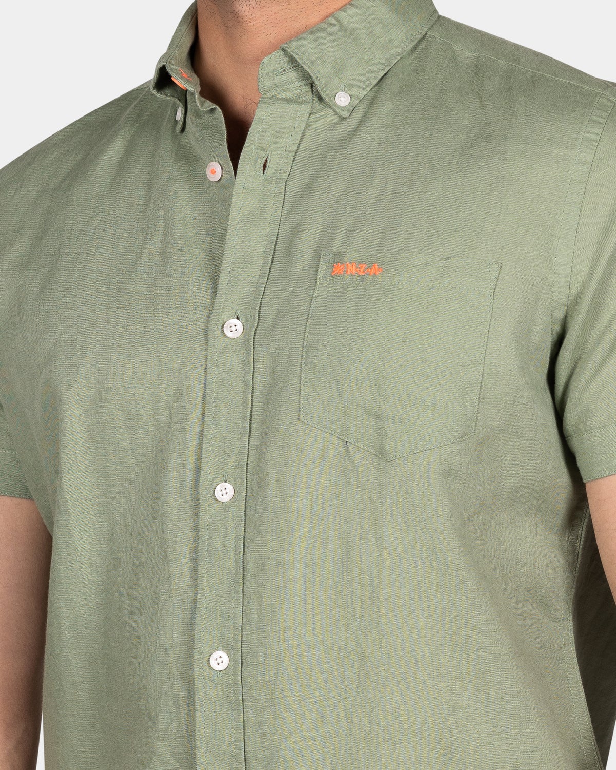 Camisa de lino con manga corta. - Soft Olive