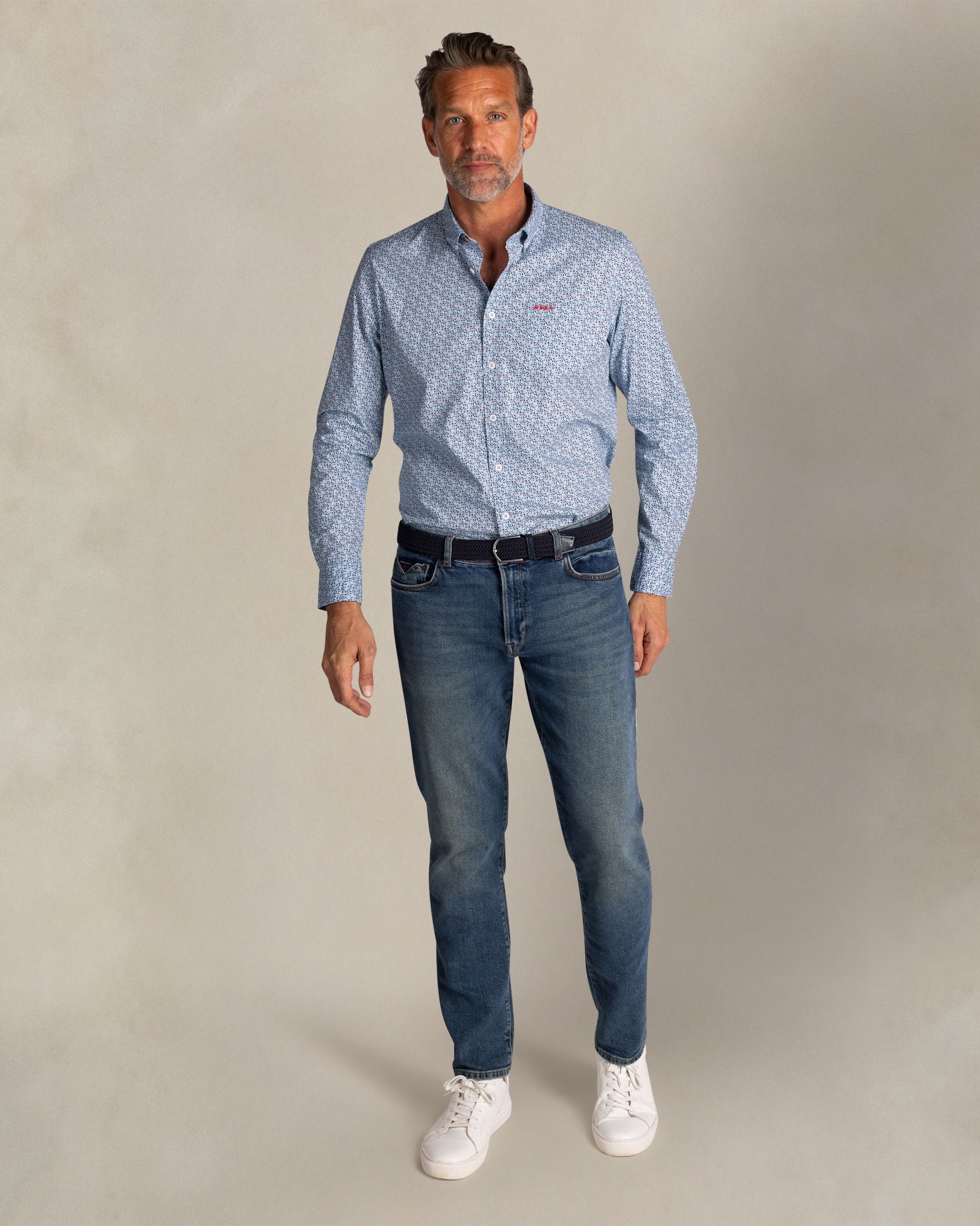 Blaues Baumwoll-Stretchhemd Blaues Baumwoll-Stretchhemd