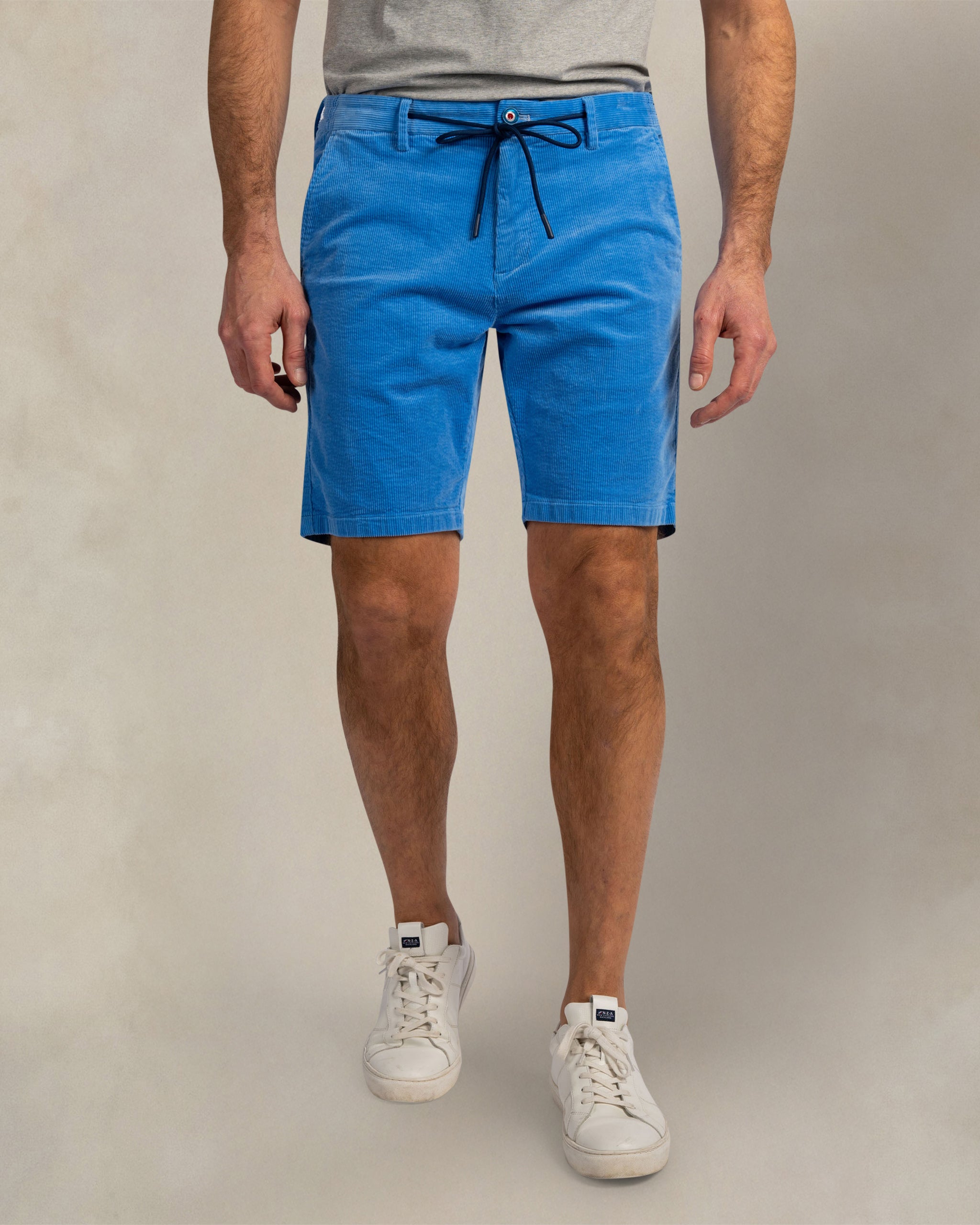 Blauwe katoenen korte broek Blauwe katoenen korte broek