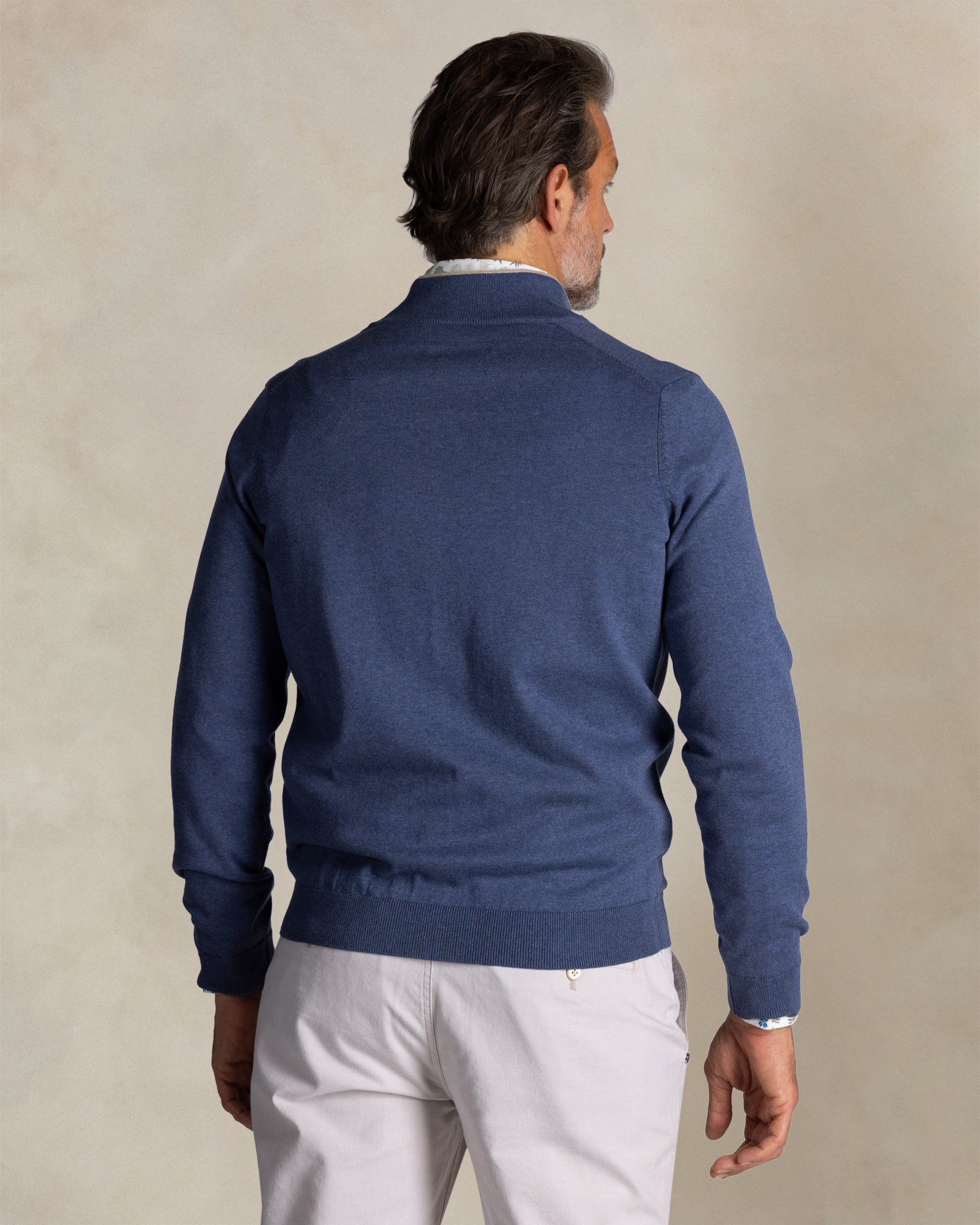 Blaue strickjacke aus baumwolle Blaue strickjacke aus baumwolle