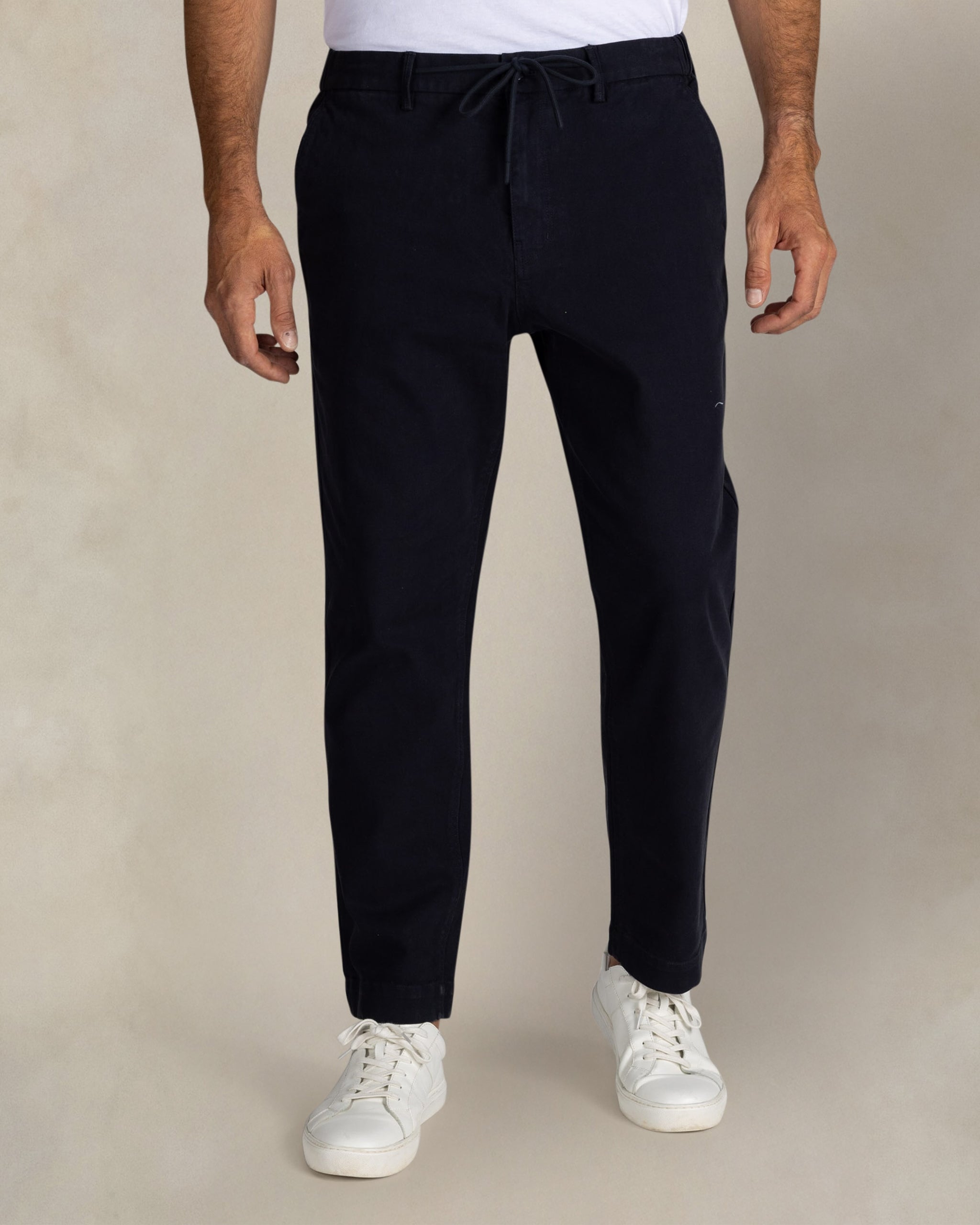 Pantalón azul de algodón elástico Pantalón azul de algodón elástico