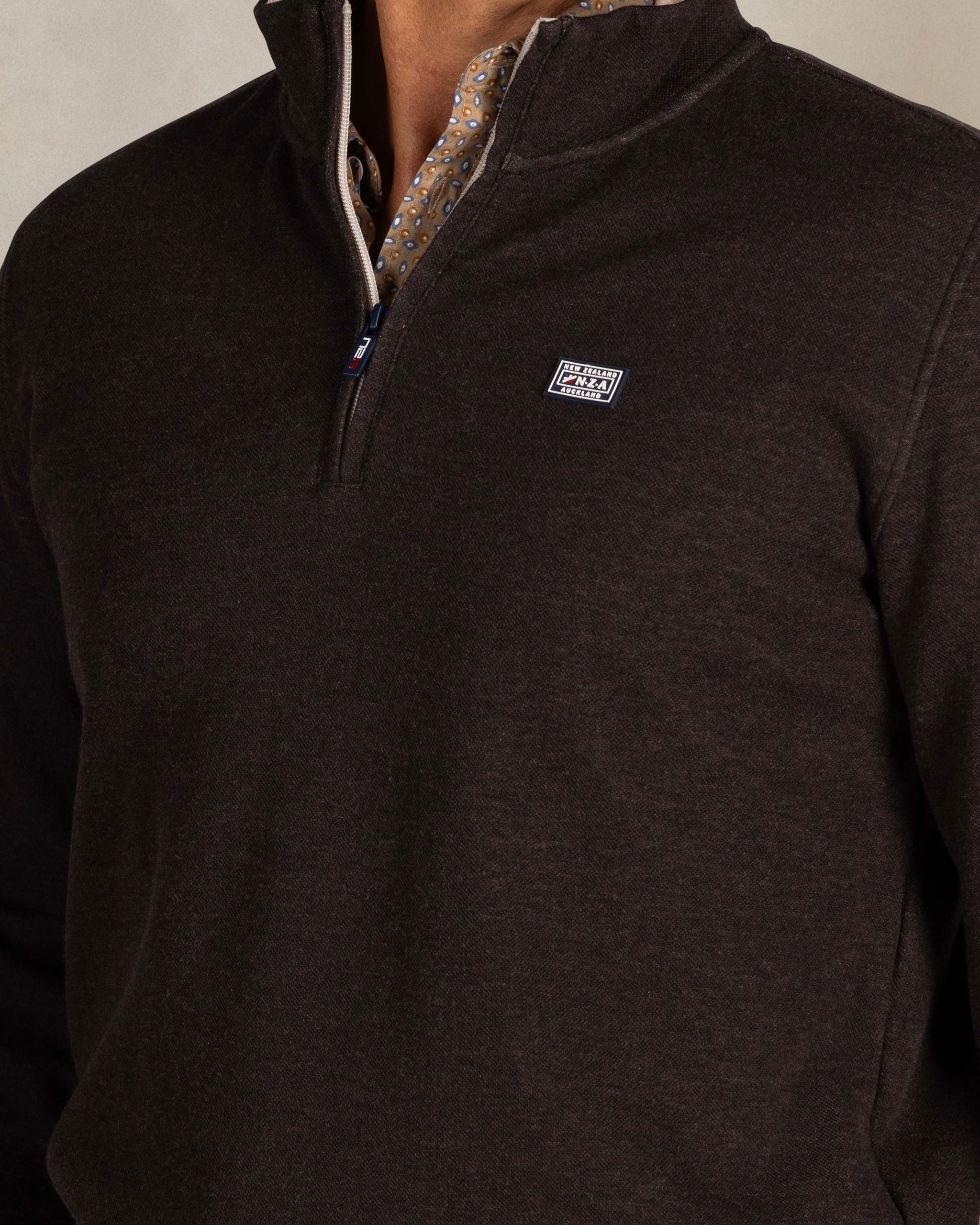 Brauner Baumwoll-Halbzip-Sweater Brauner Baumwoll-Halbzip-Sweater