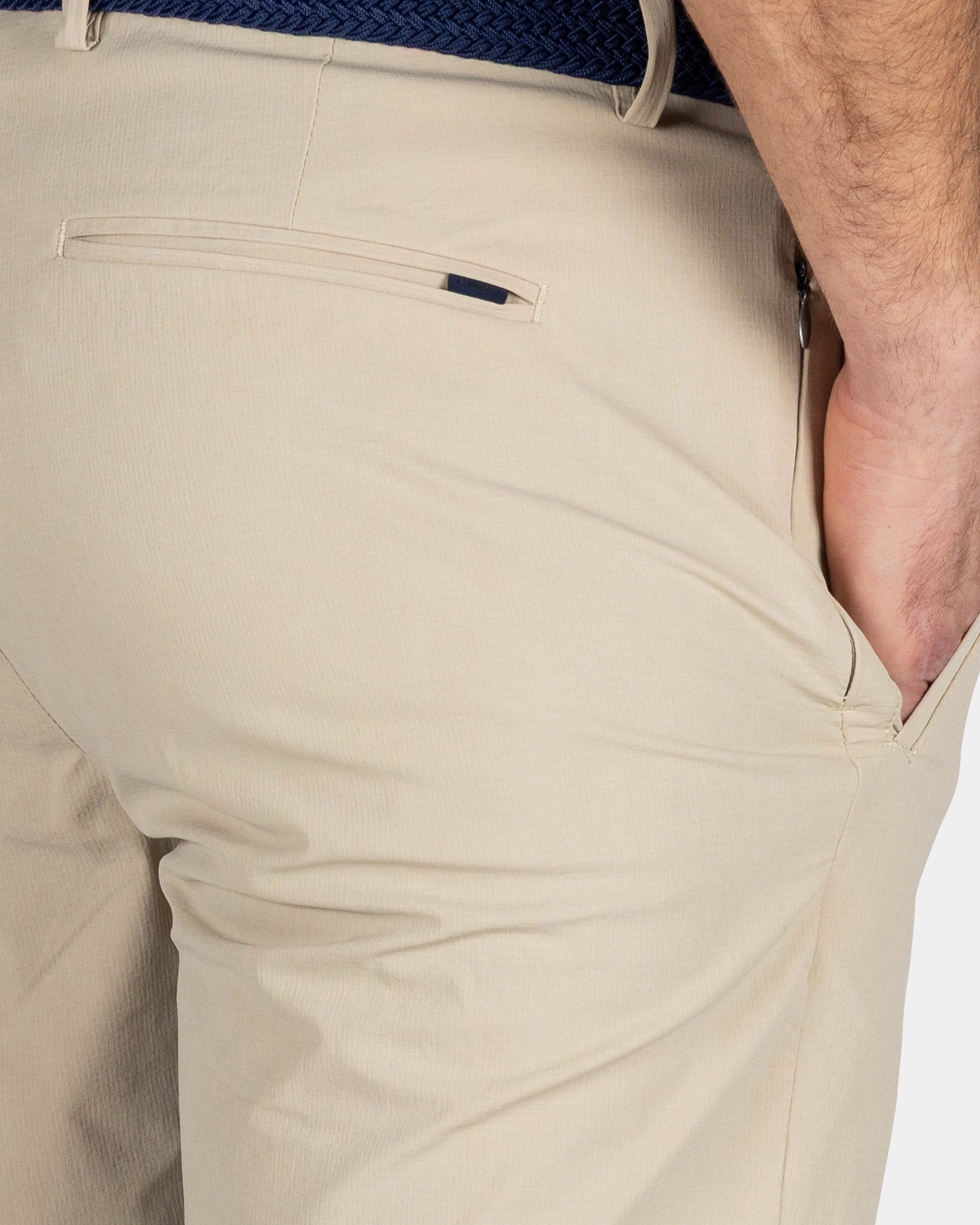 Sportieve zandkleurige short Sportieve zandkleurige short