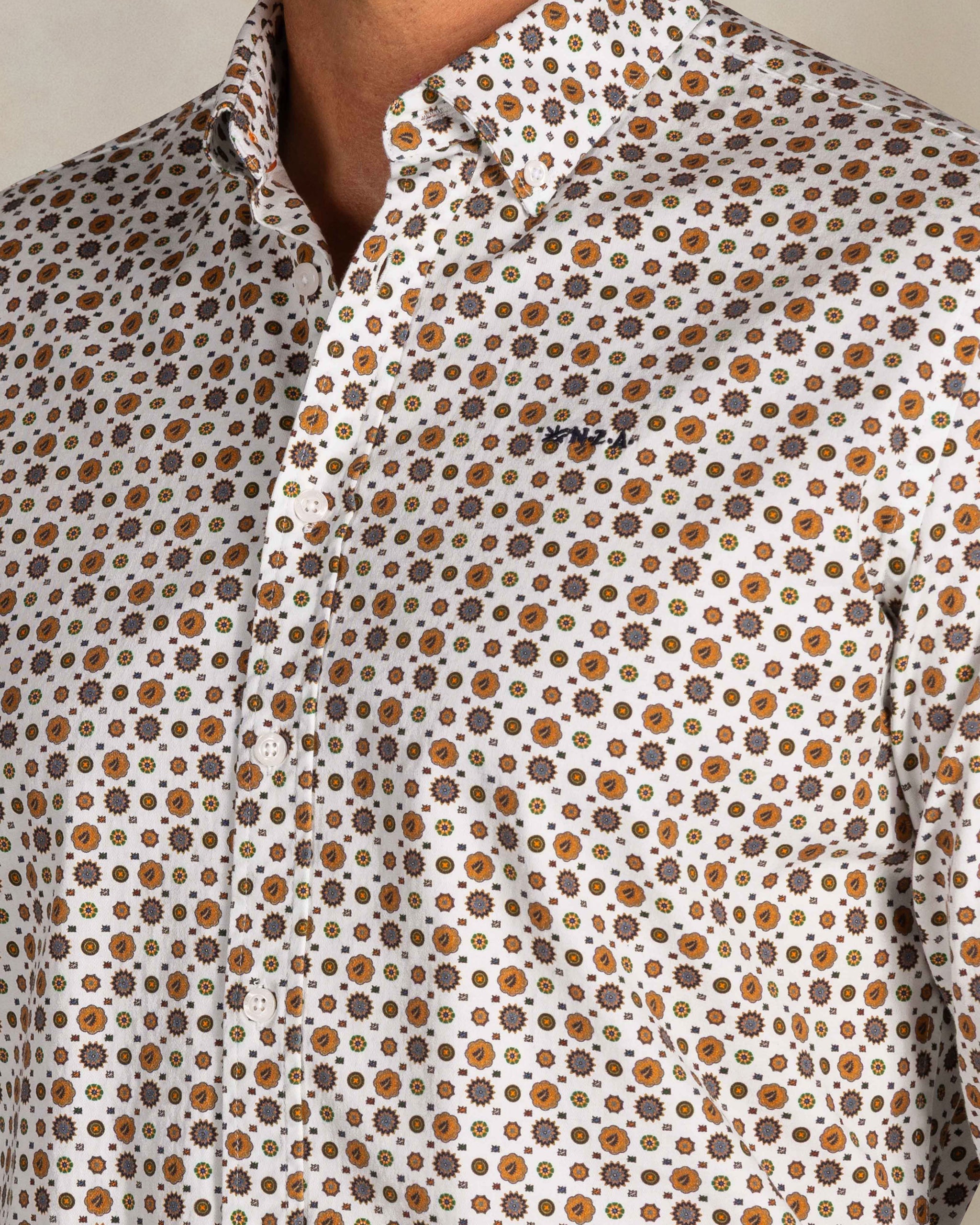 Chemise en coton blanche avec imprimé Chemise en coton blanche avec imprimé