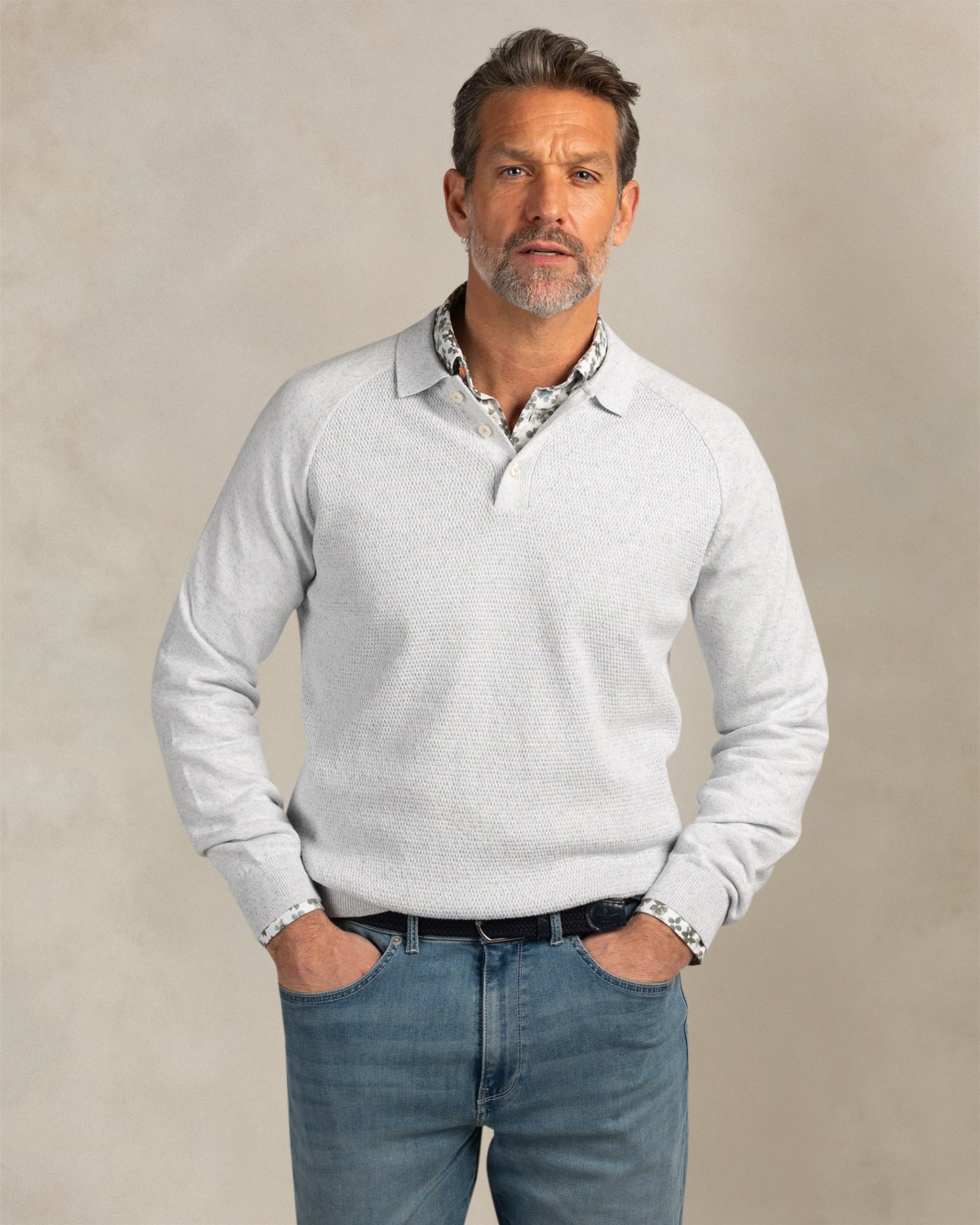 Blauwe katoenen trui met kraag Blauwe katoenen trui met kraag