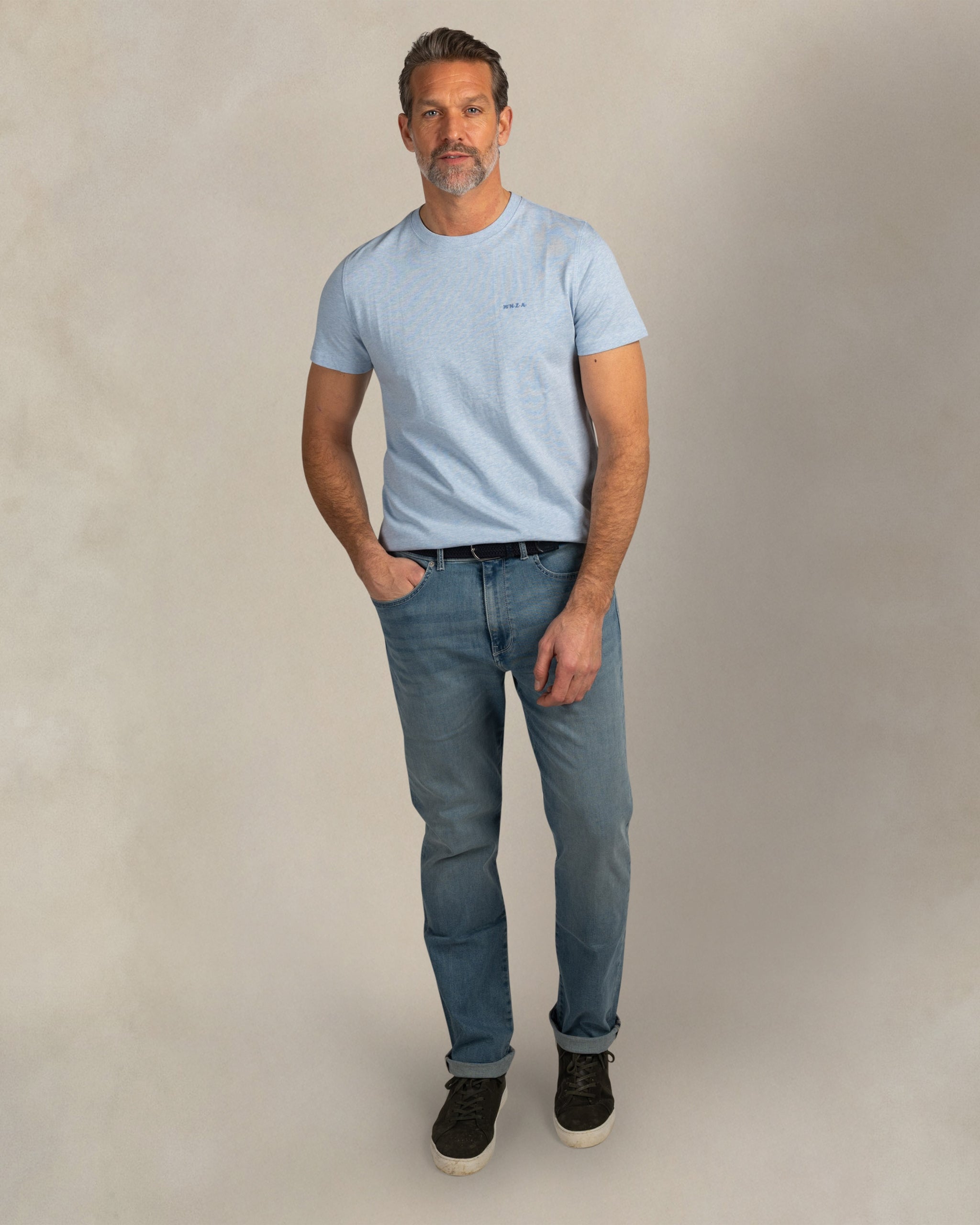 Licht blauw katoenen t-shirt Licht blauw katoenen t-shirt