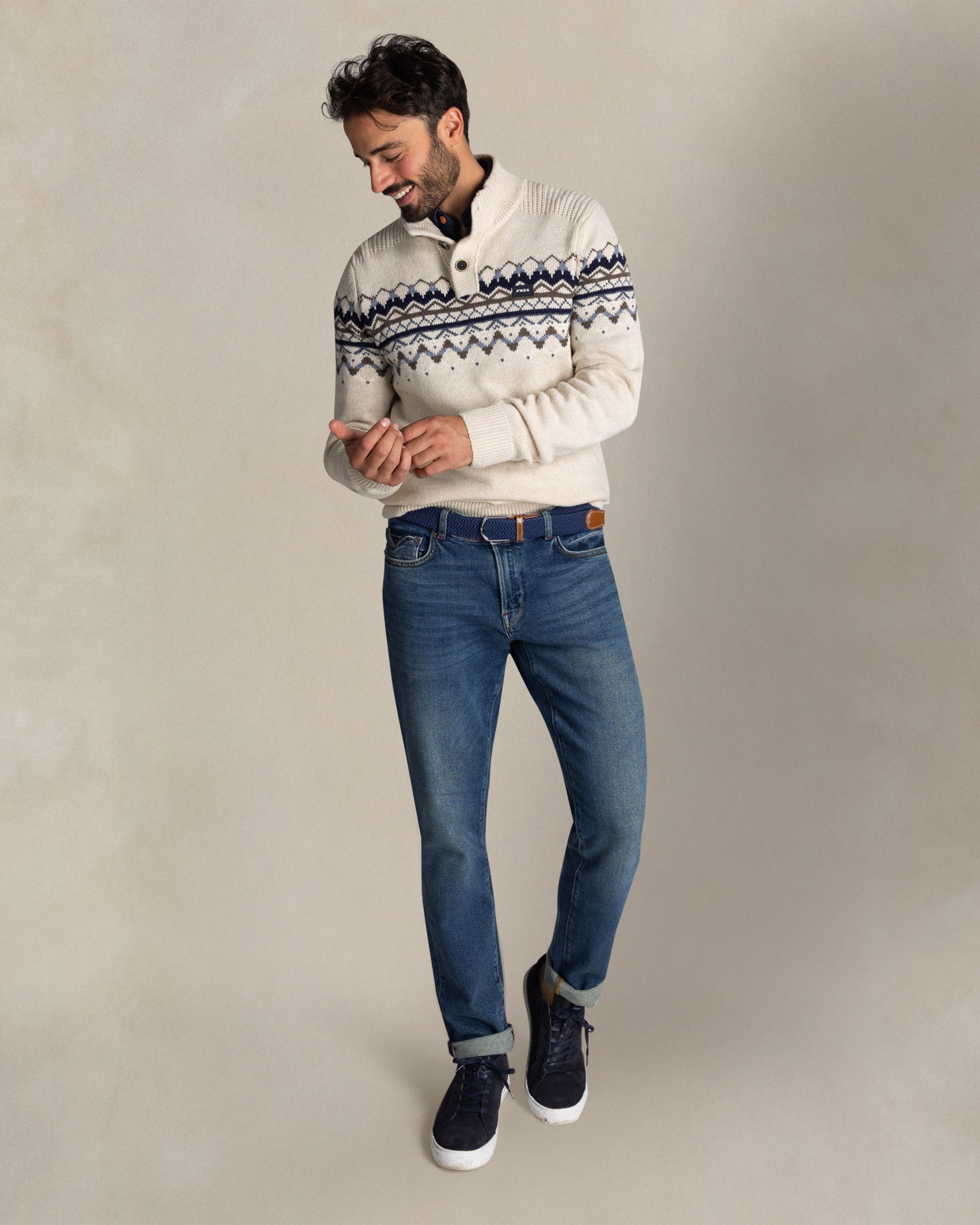 Jersey de lana color crudo con cierre de botones Jersey de lana color crudo con cierre de botones