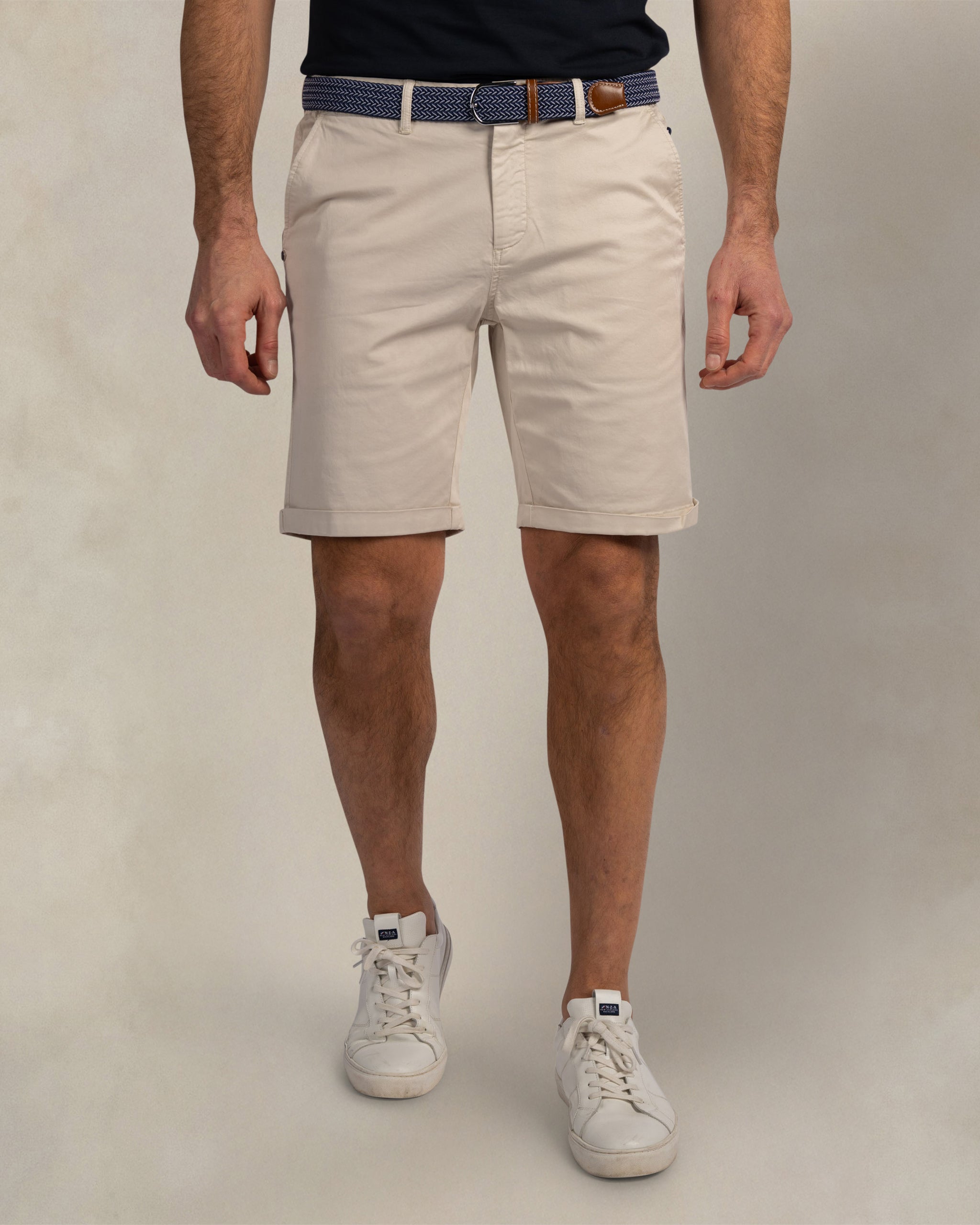 Ecru stretch katoenen chino shorts Ecru stretch katoenen chino shorts