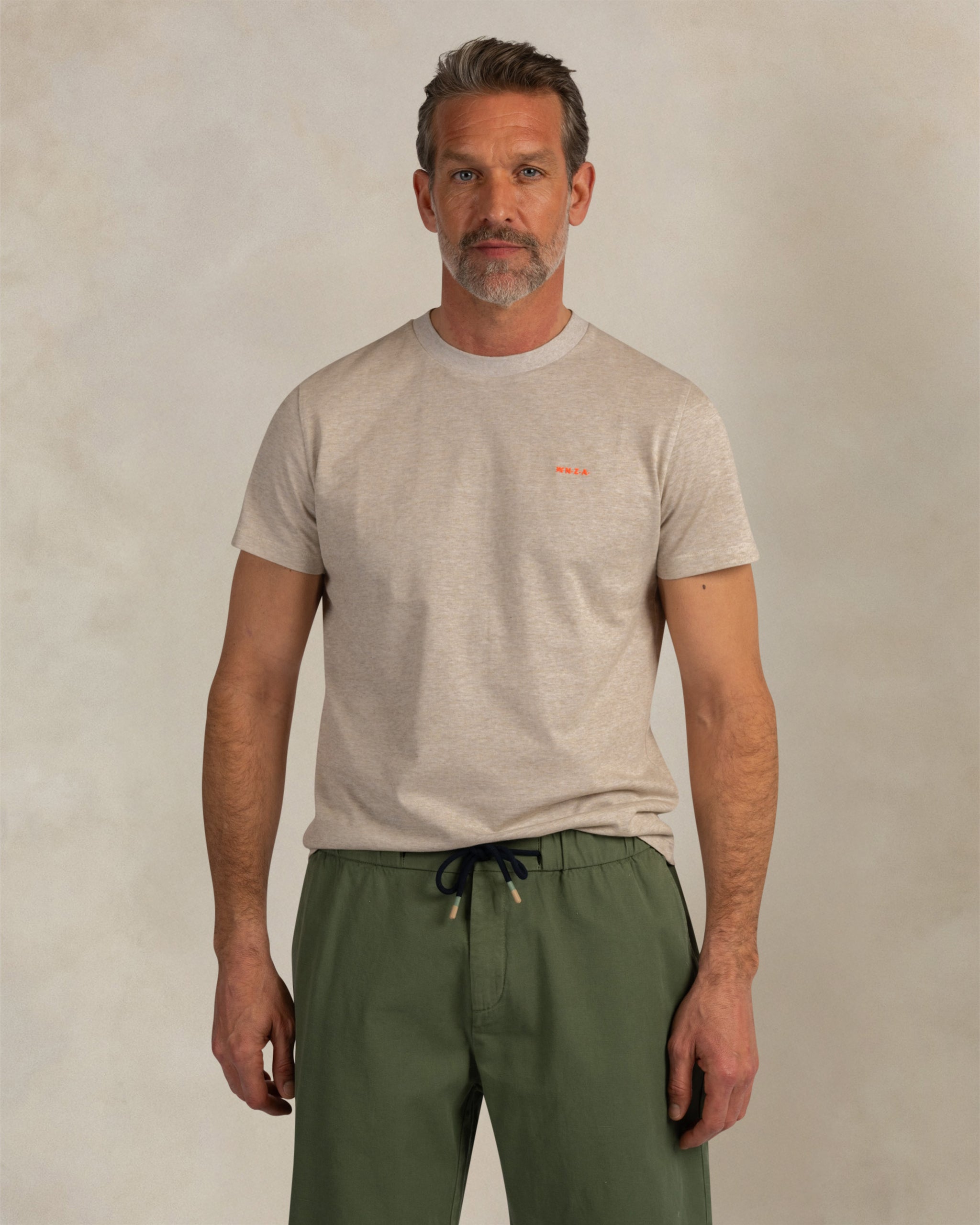 T-shirt en coton 100% écru T-shirt en coton 100% écru