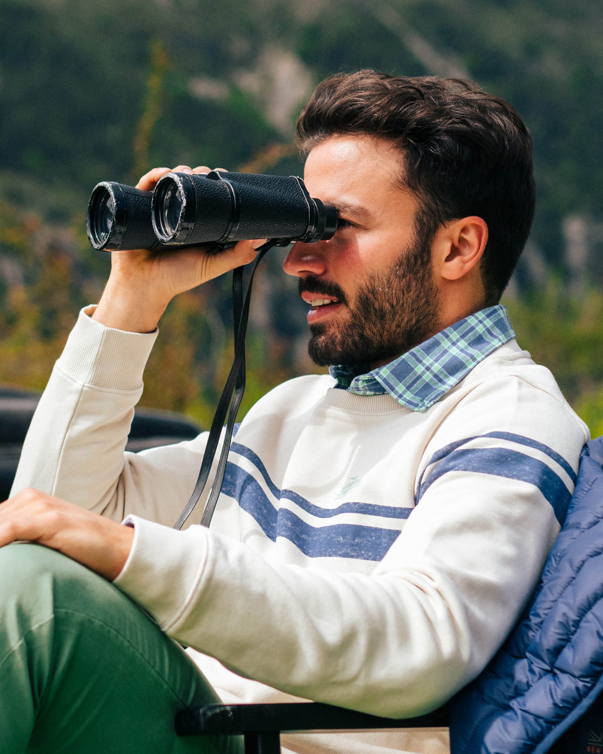 Witte trui met lichtblauwe strepen Witte trui met lichtblauwe strepen