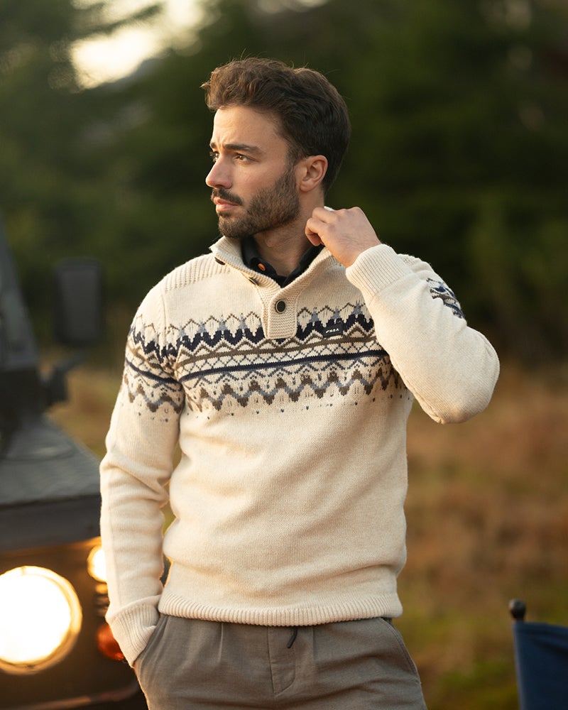 Jersey de lana color crudo con cierre de botones Jersey de lana color crudo con cierre de botones