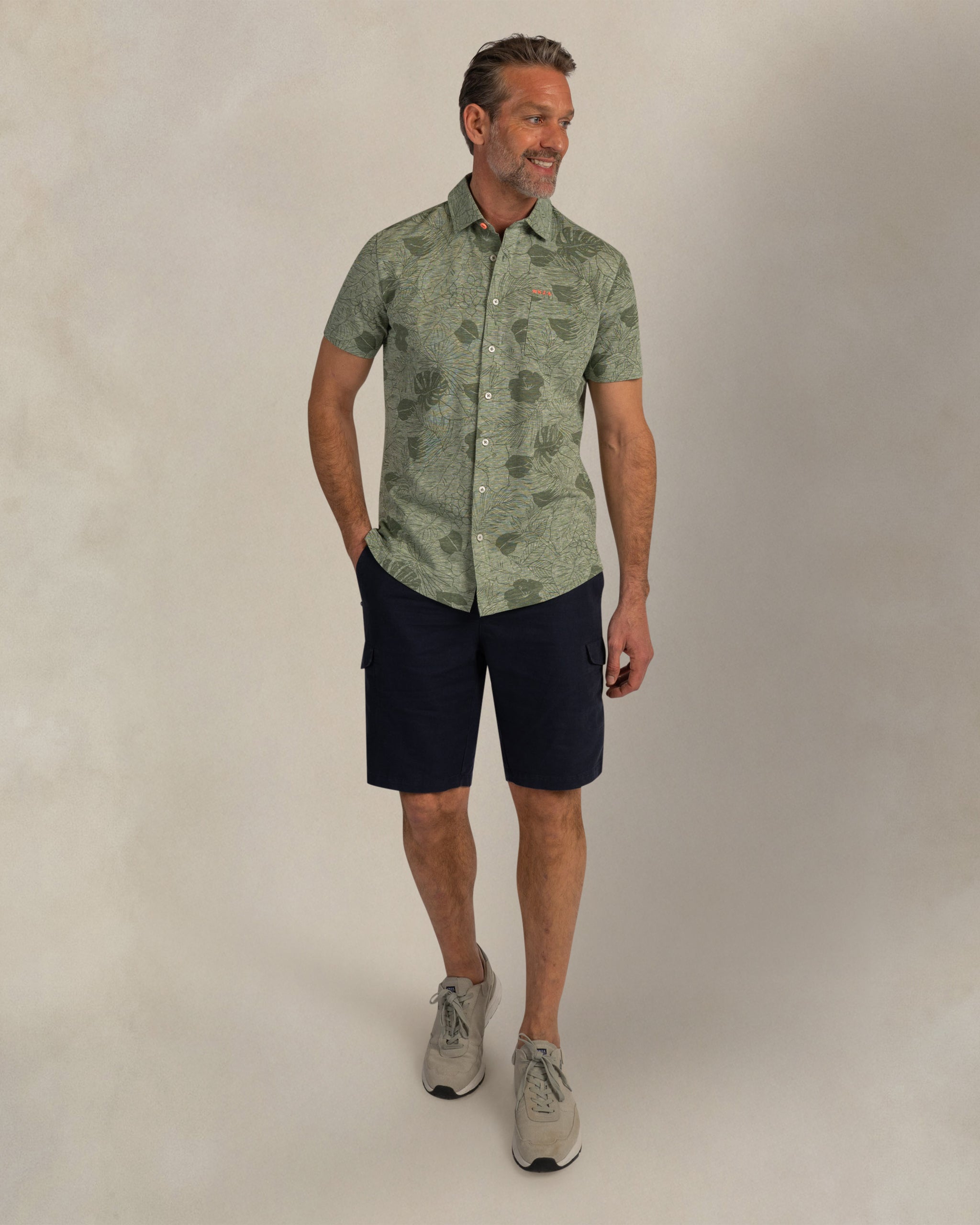 Camisa verde de mezcla de lino con estampado Camisa verde de mezcla de lino con estampado