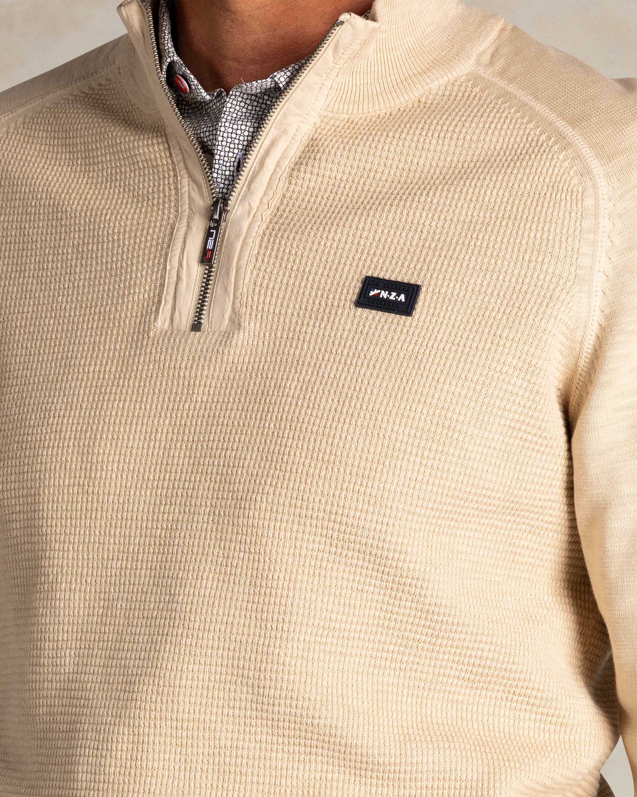 Ecru Baumwollpullover mit halbem Reißverschluss Ecru Baumwollpullover mit halbem Reißverschluss