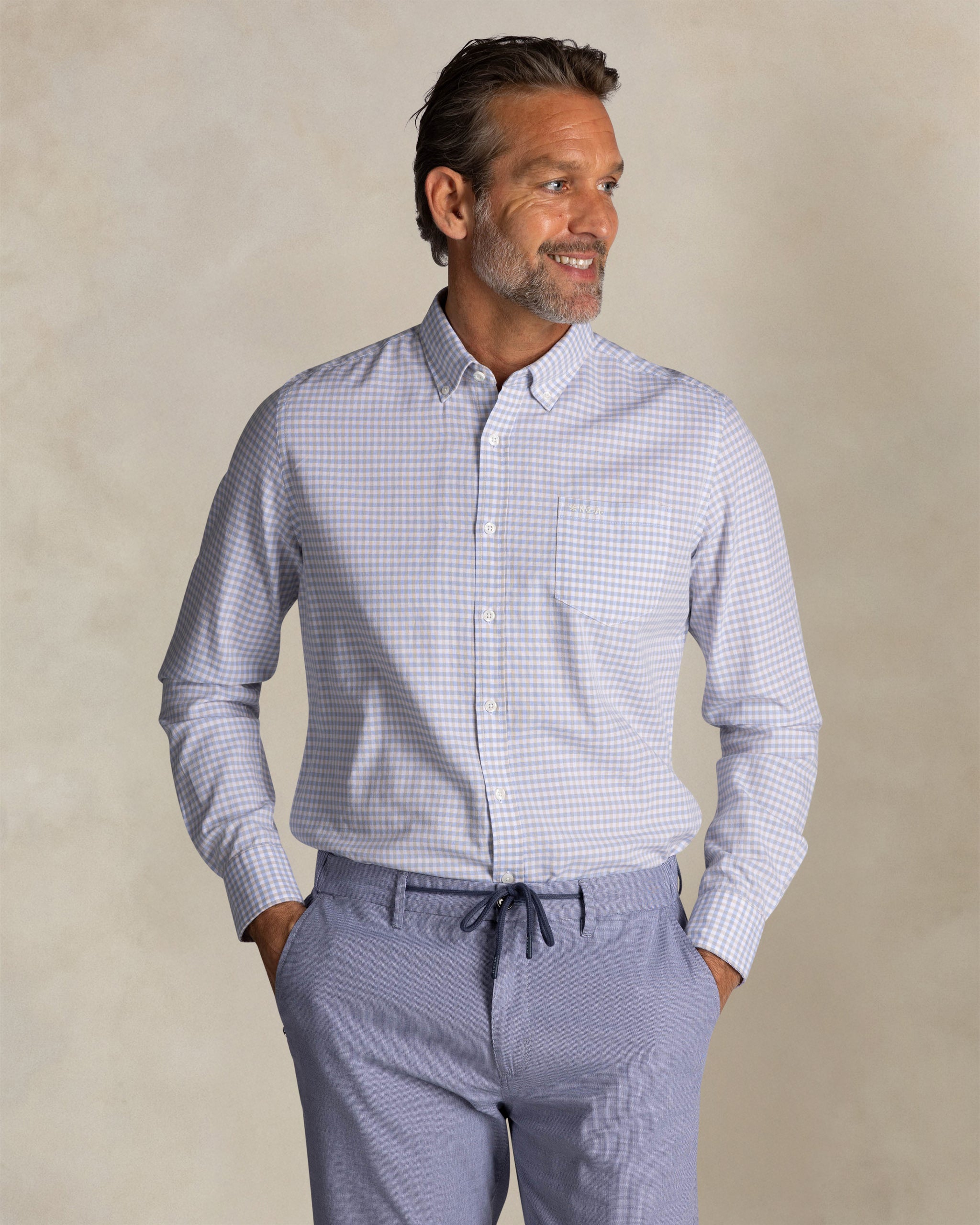 Camisa de algodón a cuadros azul con botones Camisa de algodón a cuadros azul con botones