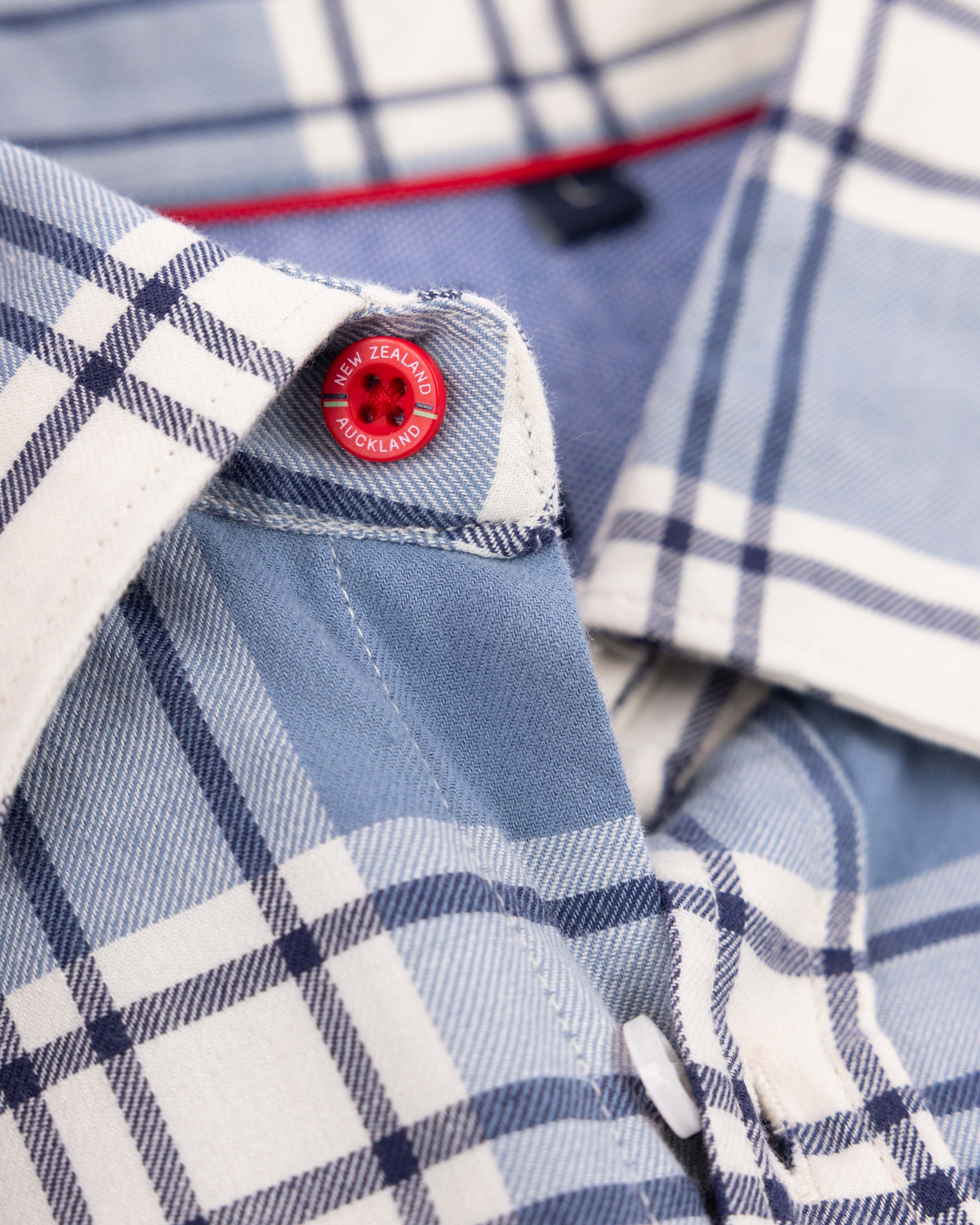 Wit katoenen geruit overhemd Wit katoenen geruit overhemd