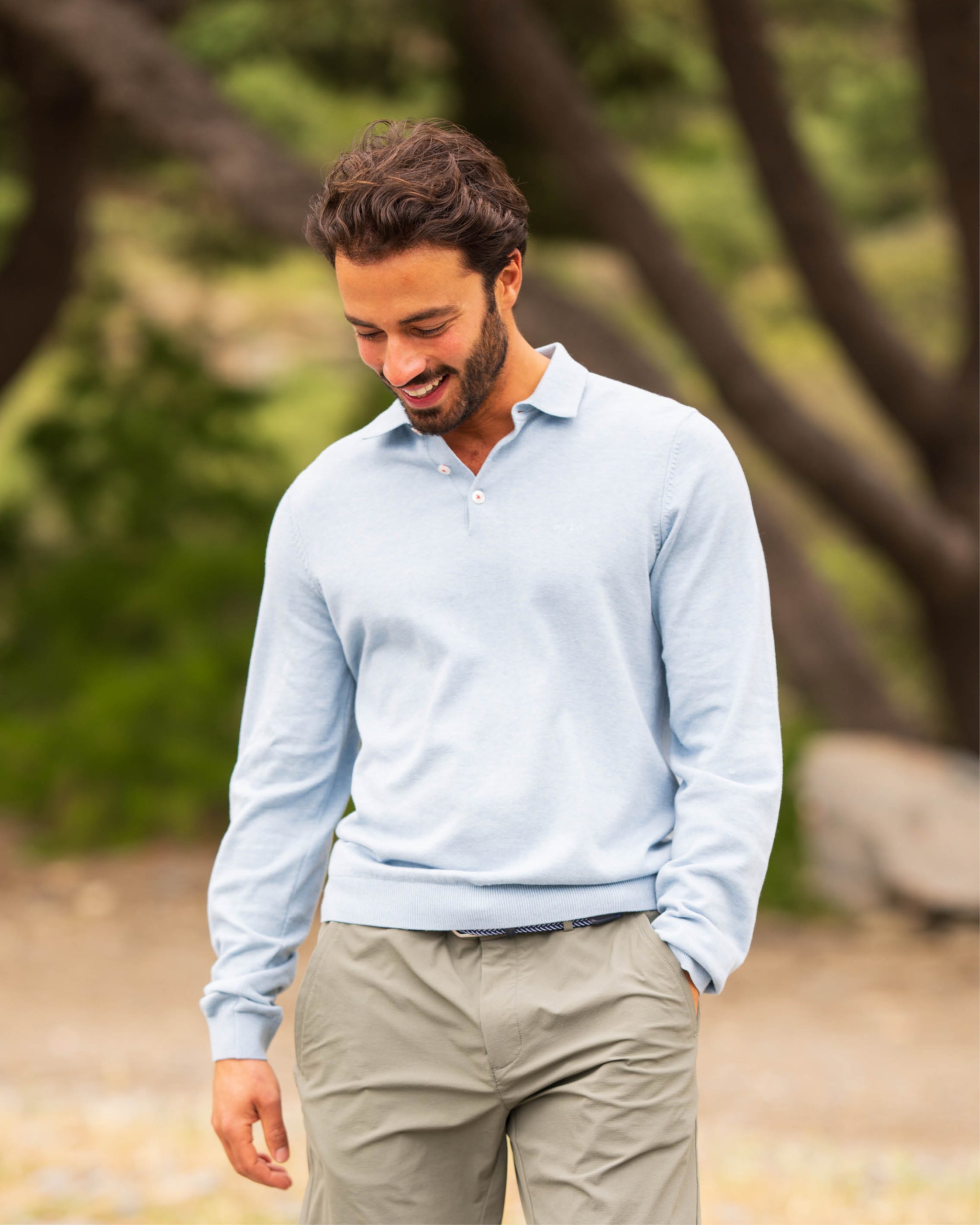 Polo azul de algodón de manga larga Polo azul de algodón de manga larga