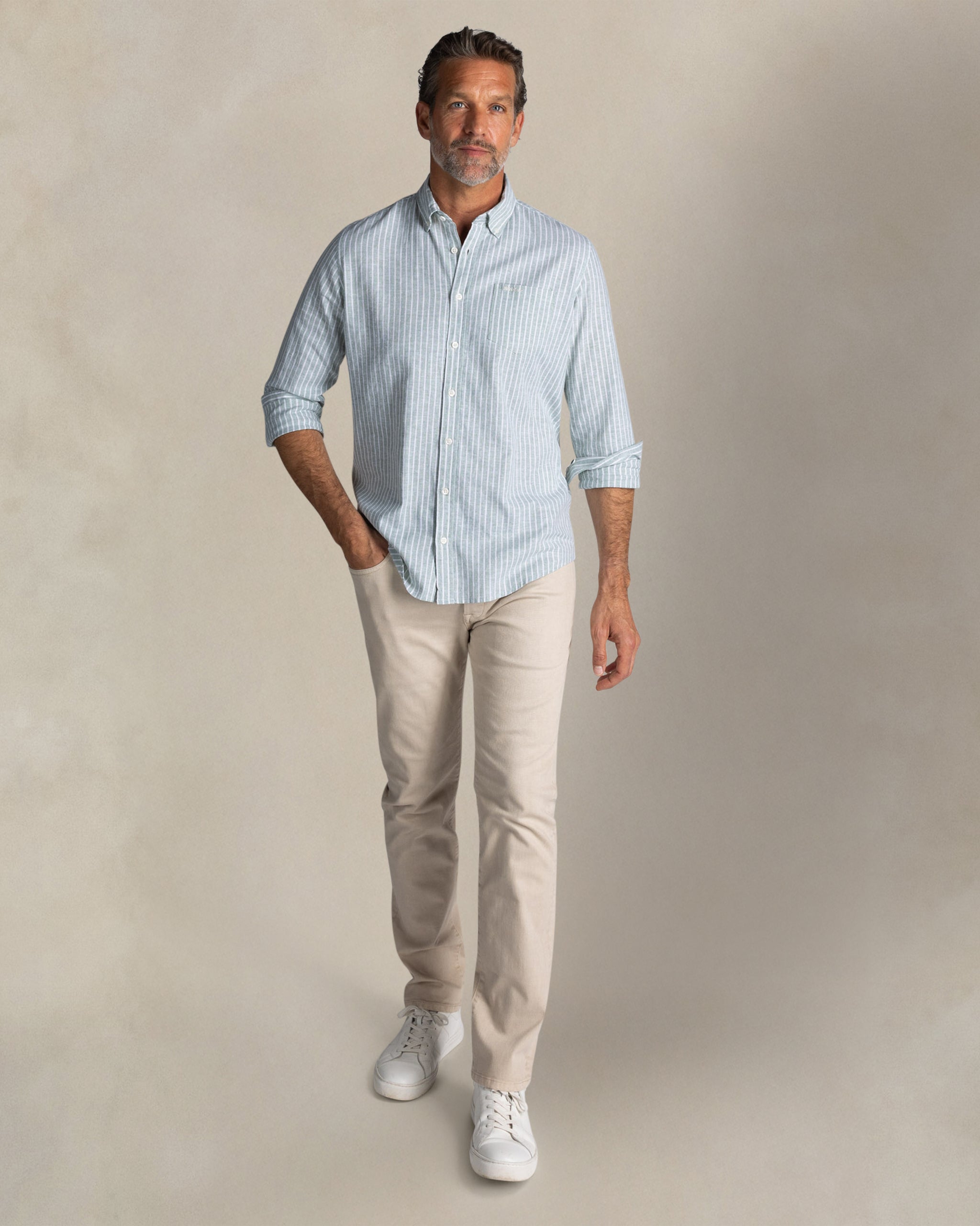 Groen linnen overhemd met knoopsluiting Groen linnen overhemd met knoopsluiting