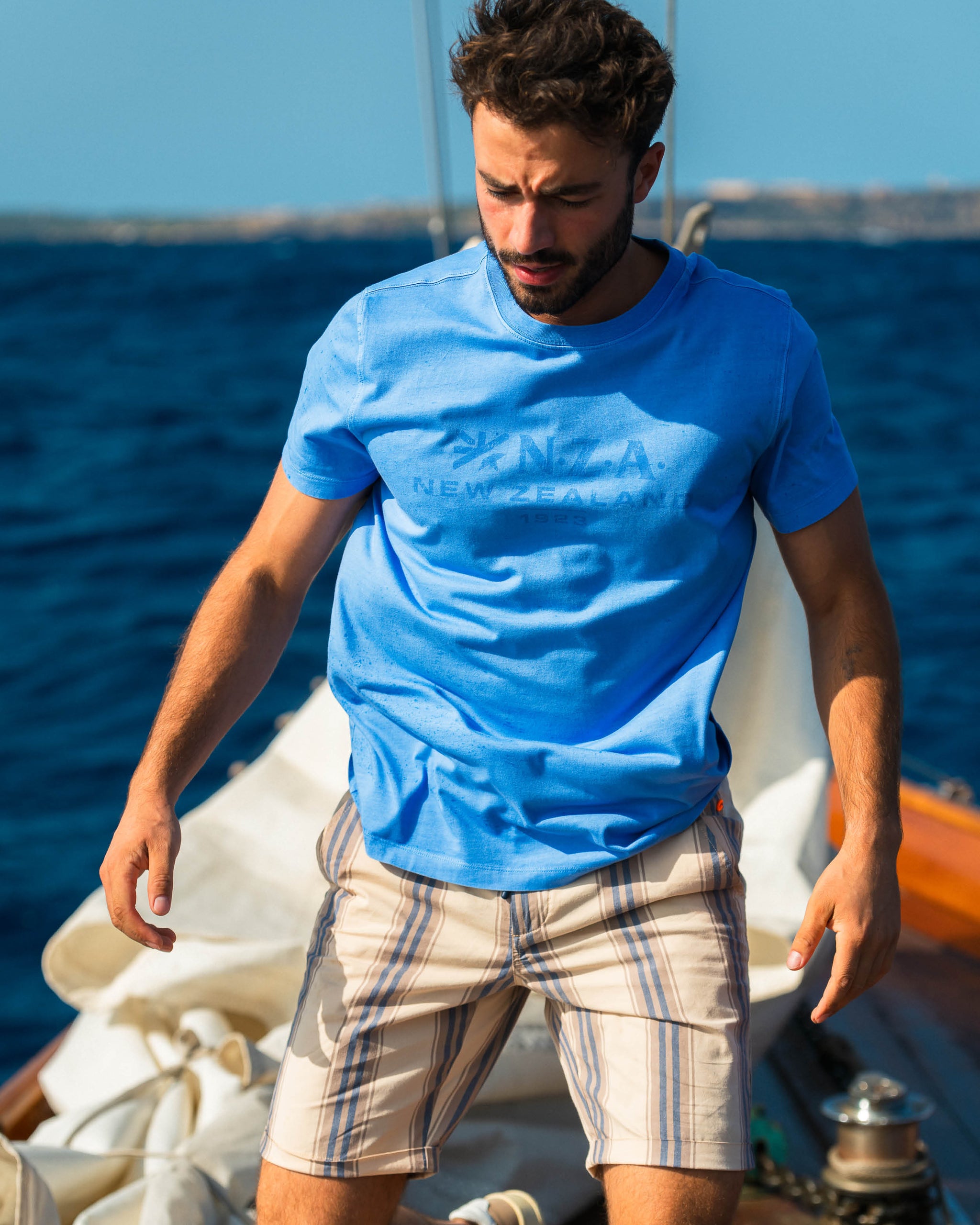 T-shirt bleu uni avec logo NZA T-shirt bleu uni avec logo NZA