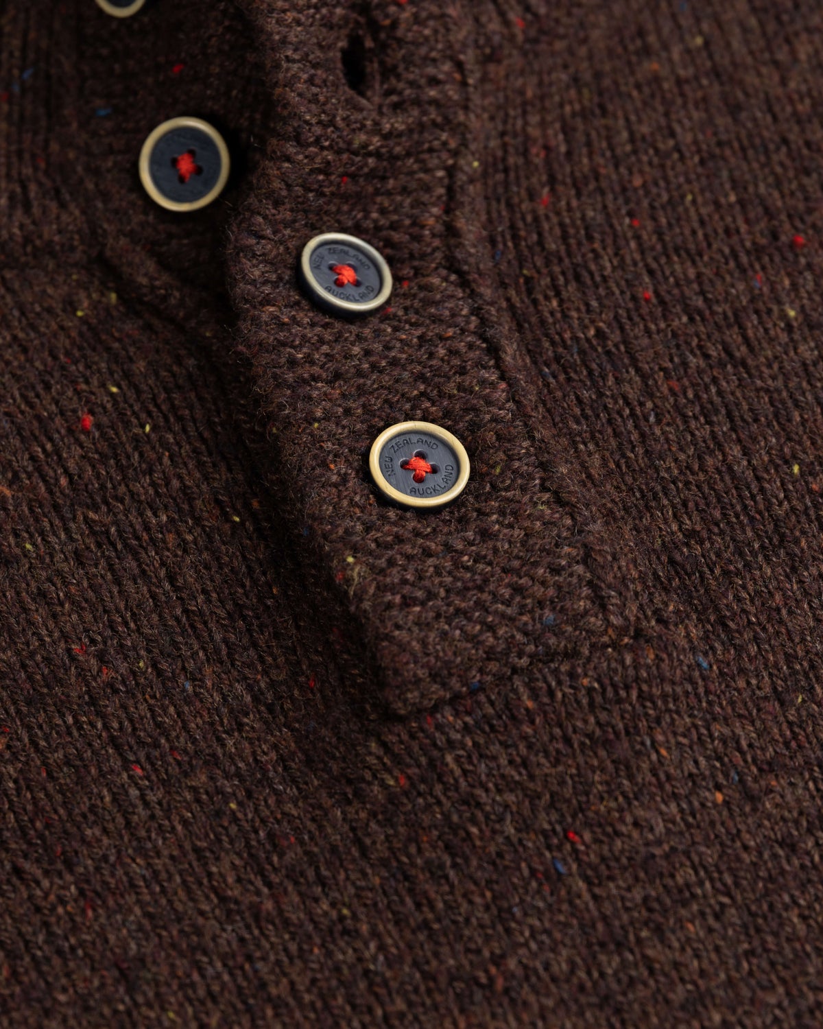 Suéter liso con botones Brownlee - Clay Brown