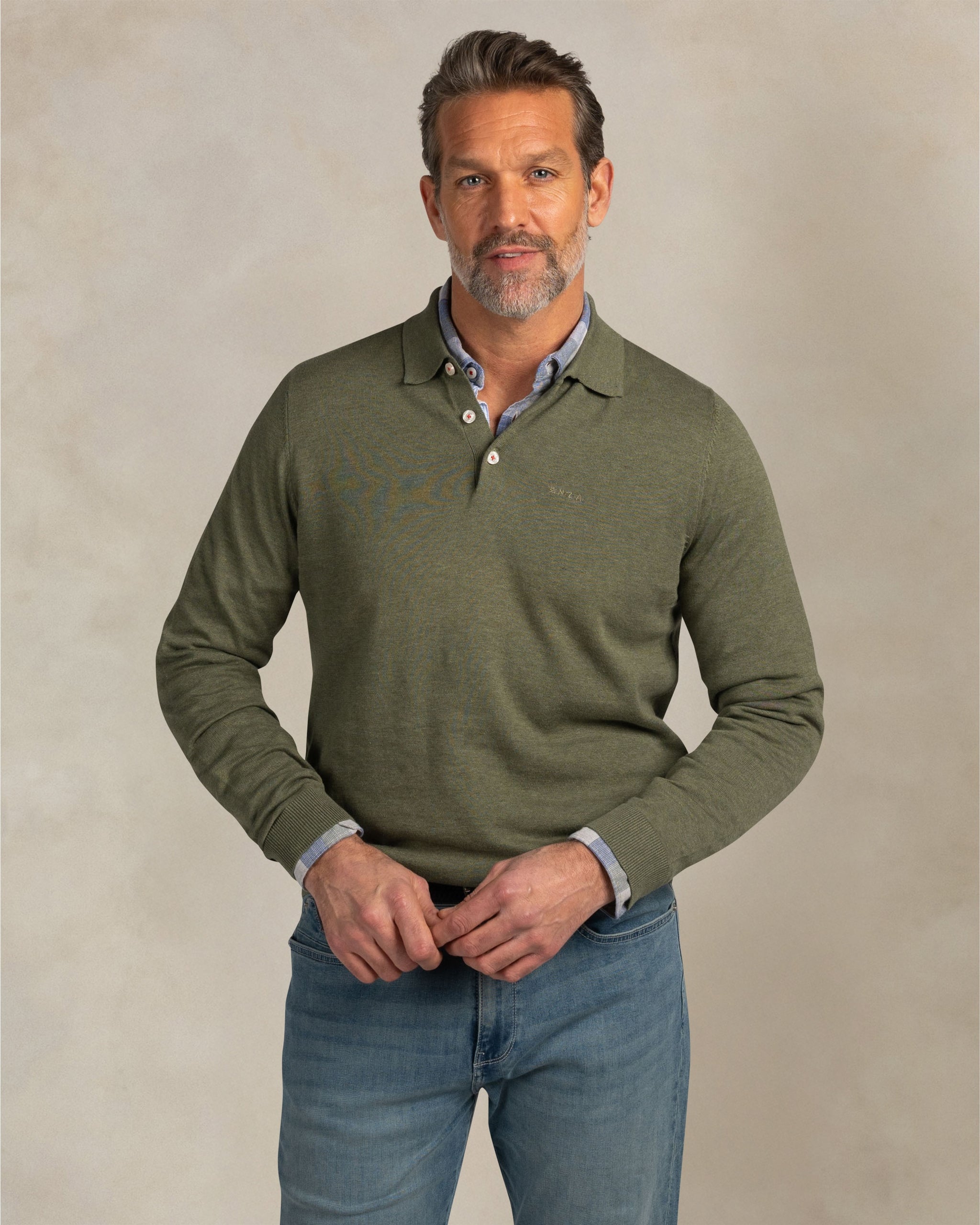 Groene katoenen polo shirt met lange mouwen Groene katoenen polo shirt met lange mouwen