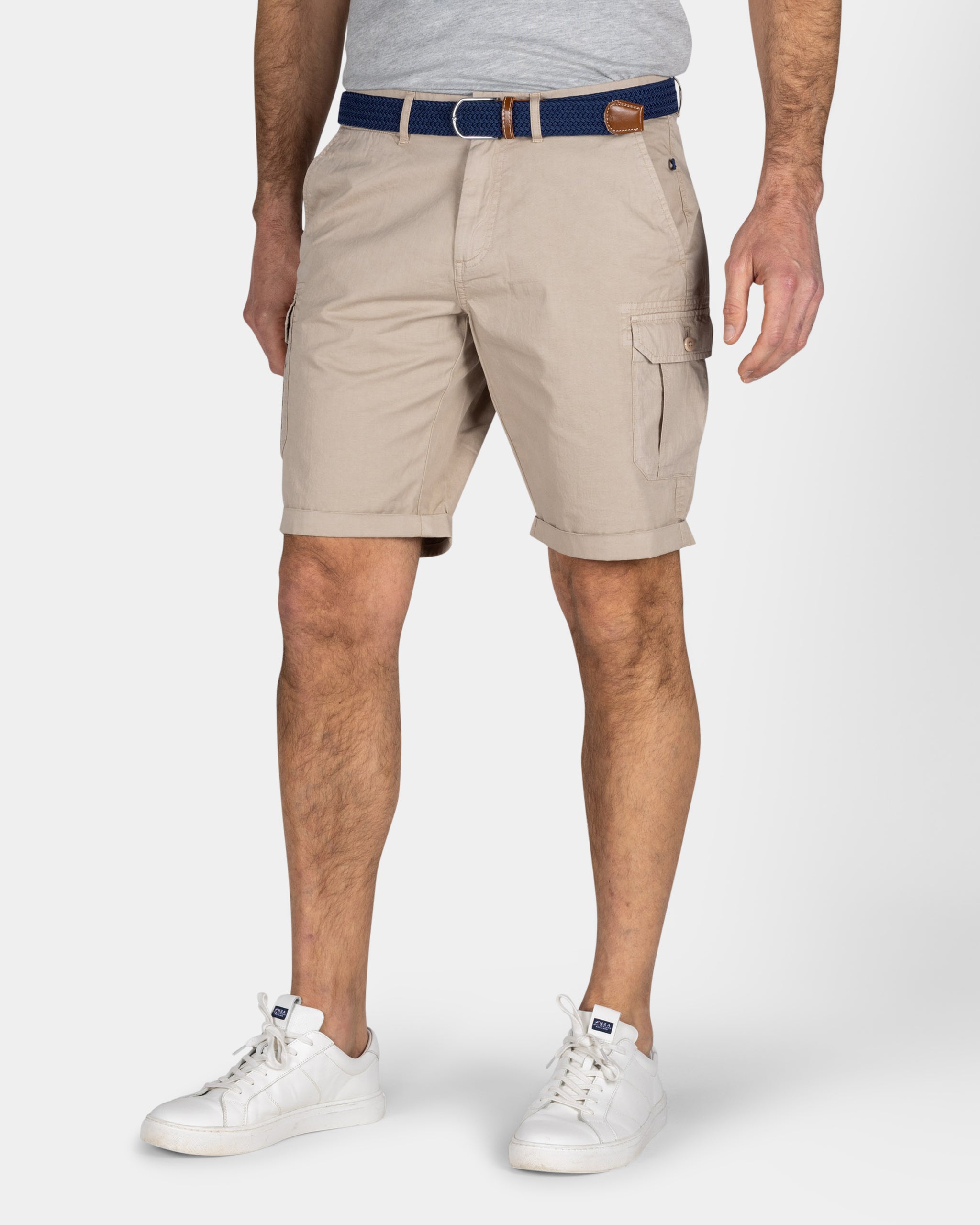 Stoere zandkleurige katoenen cargo short Stoere zandkleurige katoenen cargo short
