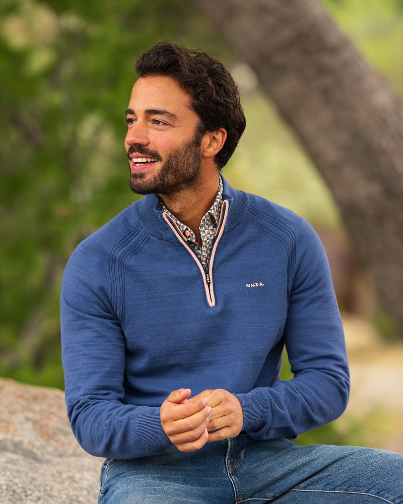 Bleu pull en coton à fermeture éclair un quart Bleu pull en coton à fermeture éclair un quart