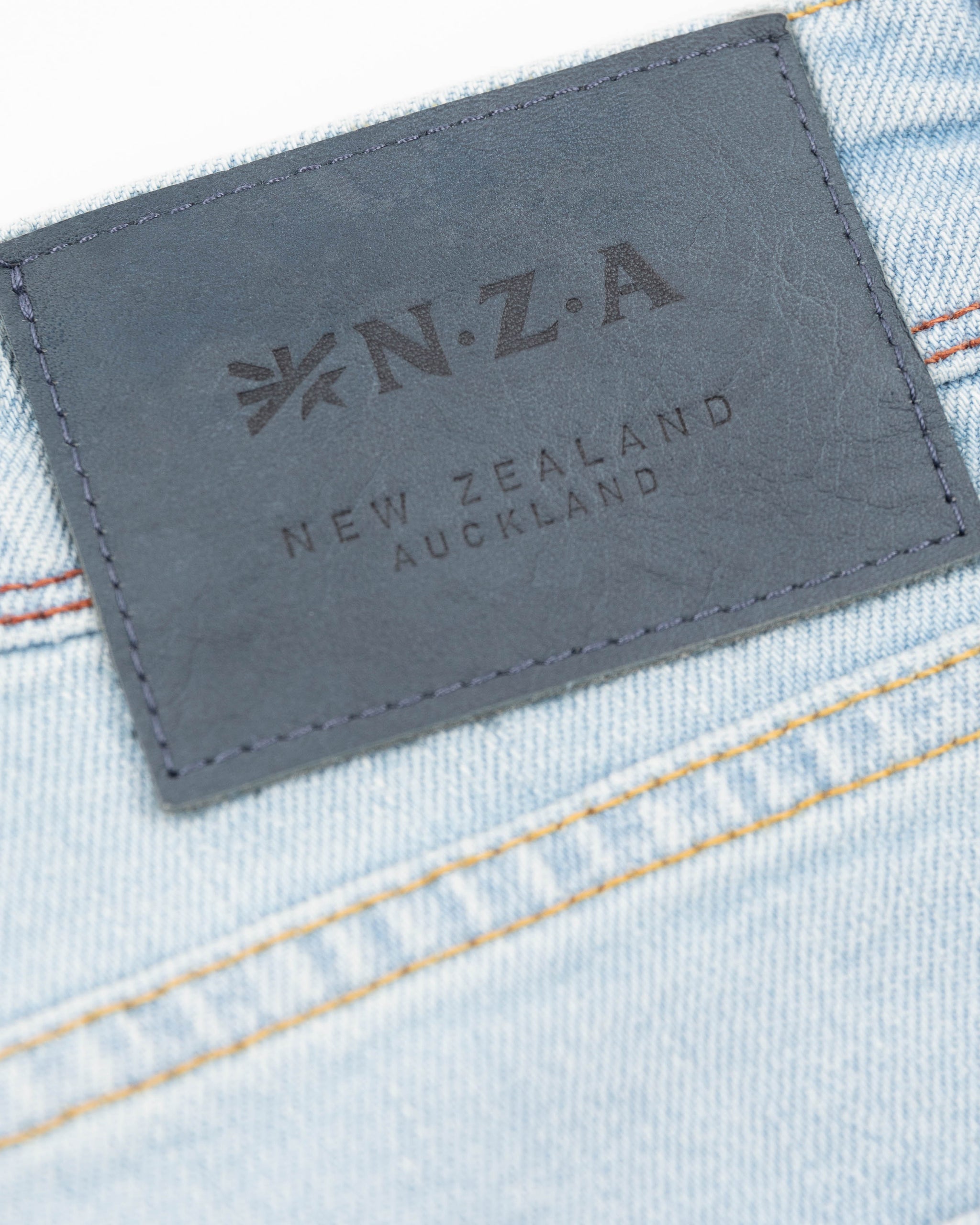 Lichtblauwe spijkerbroek met stretch - Bleach Denim Lichtblauwe spijkerbroek met stretch - Bleach Denim