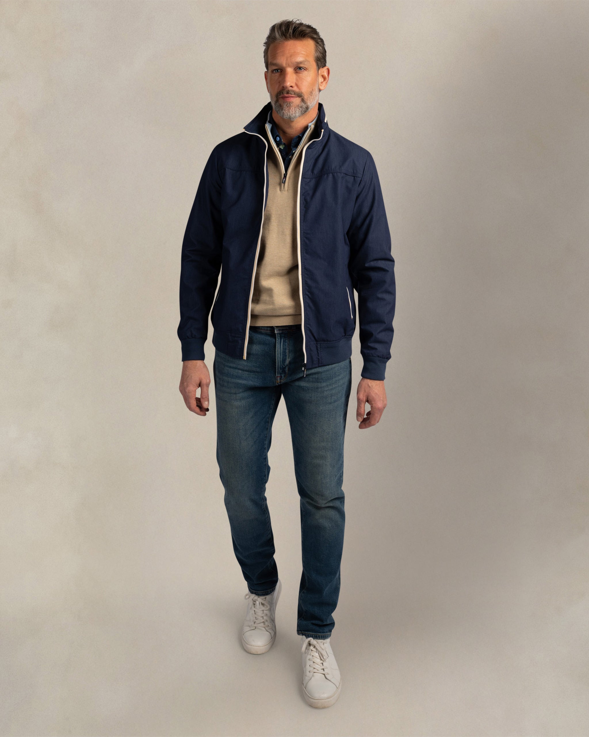 Donkerblauwe katoenen jas met rits Donkerblauwe katoenen jas met rits