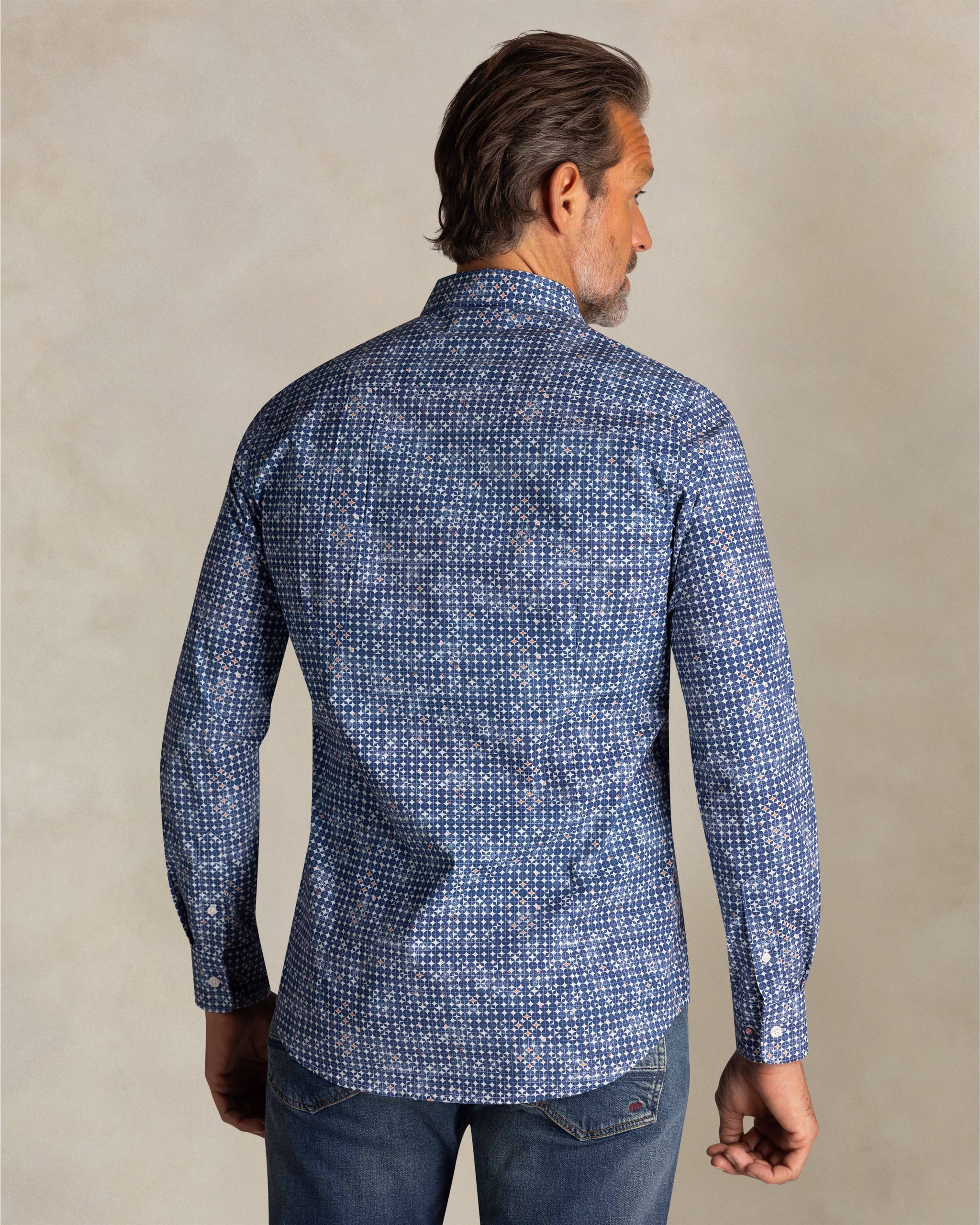 Camisa azul de algodón con estampado Camisa azul de algodón con estampado