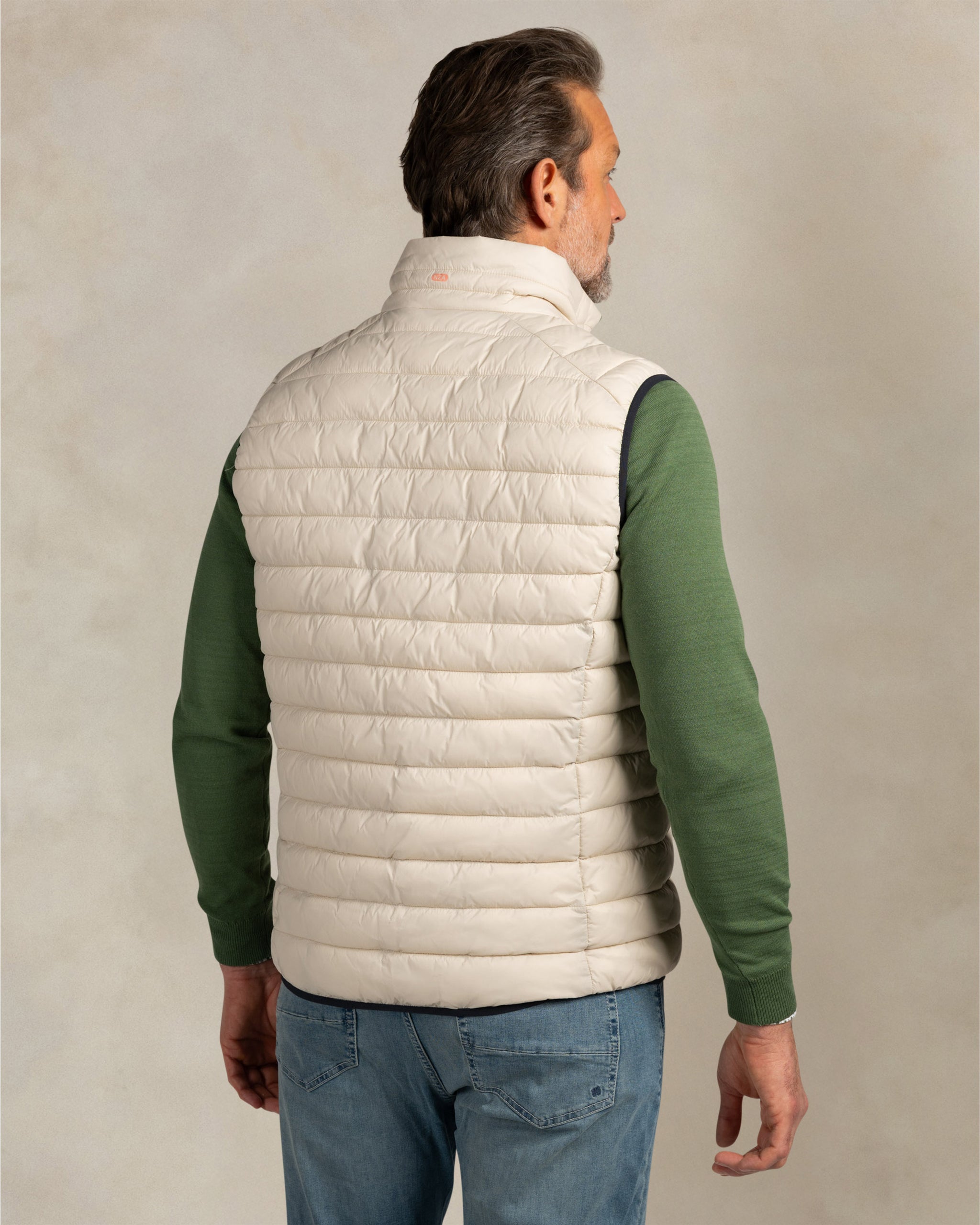 Zandkleurig gewatteerde bodywarmer Zandkleurig gewatteerde bodywarmer