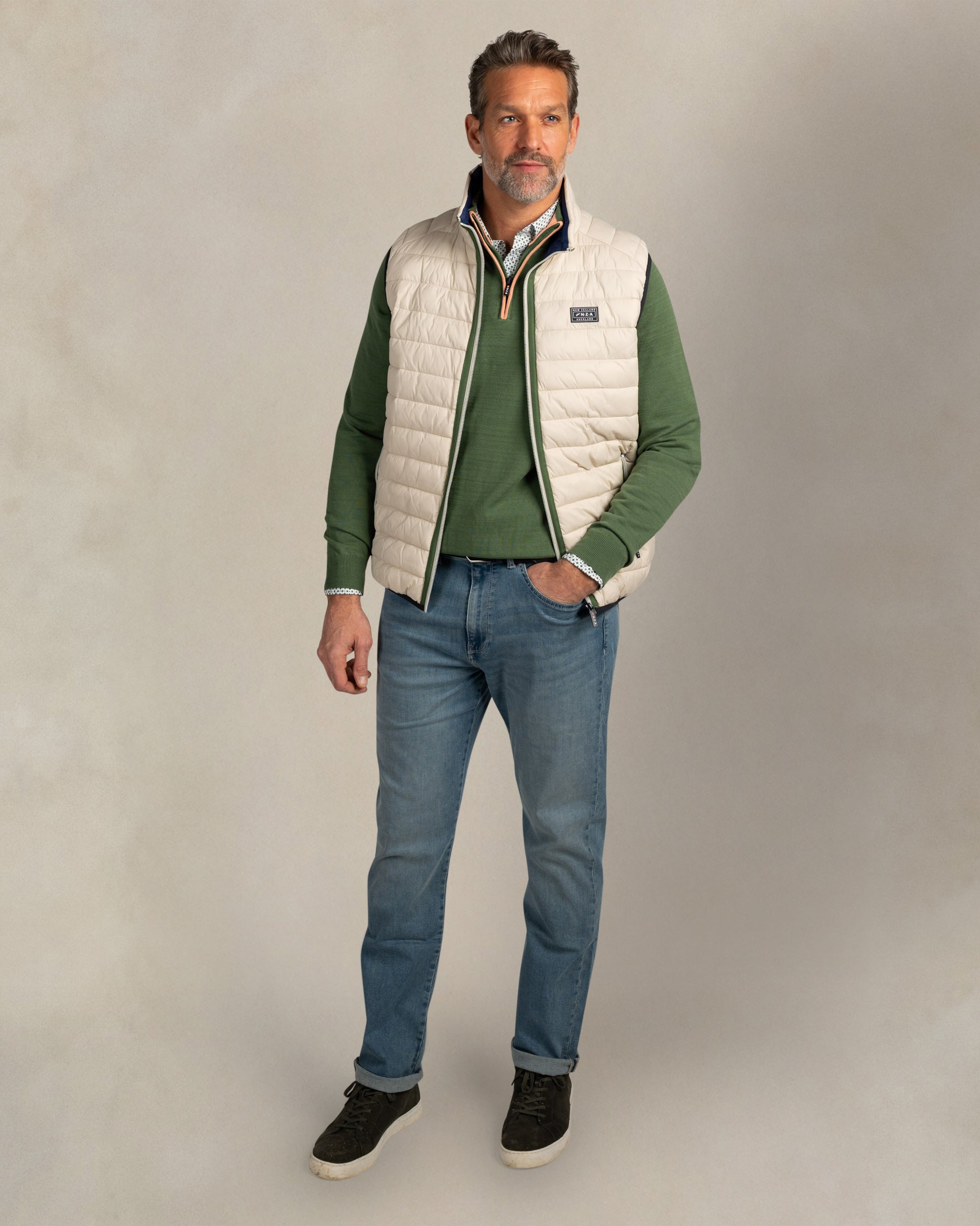 Zandkleurig gewatteerde bodywarmer Zandkleurig gewatteerde bodywarmer