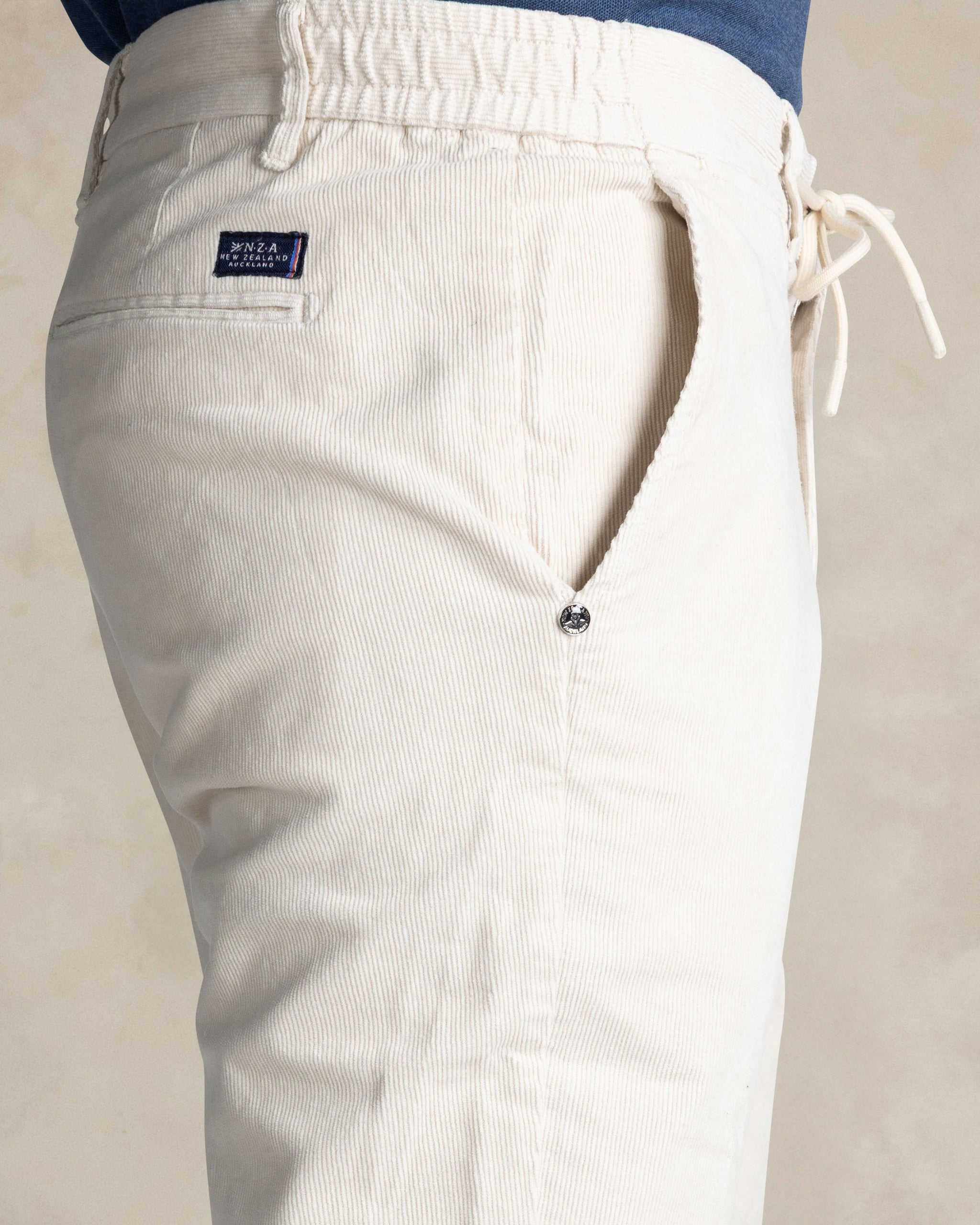 Ecru Stretchhose aus Baumwolle Ecru Stretchhose aus Baumwolle